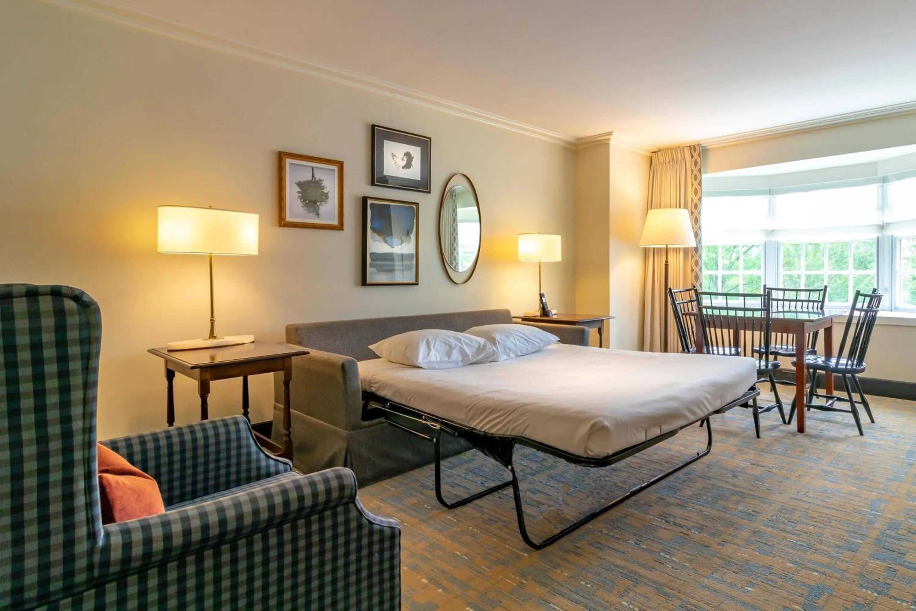 Bedroom, Bed in Williamsburg Lodge, Autograph Collection