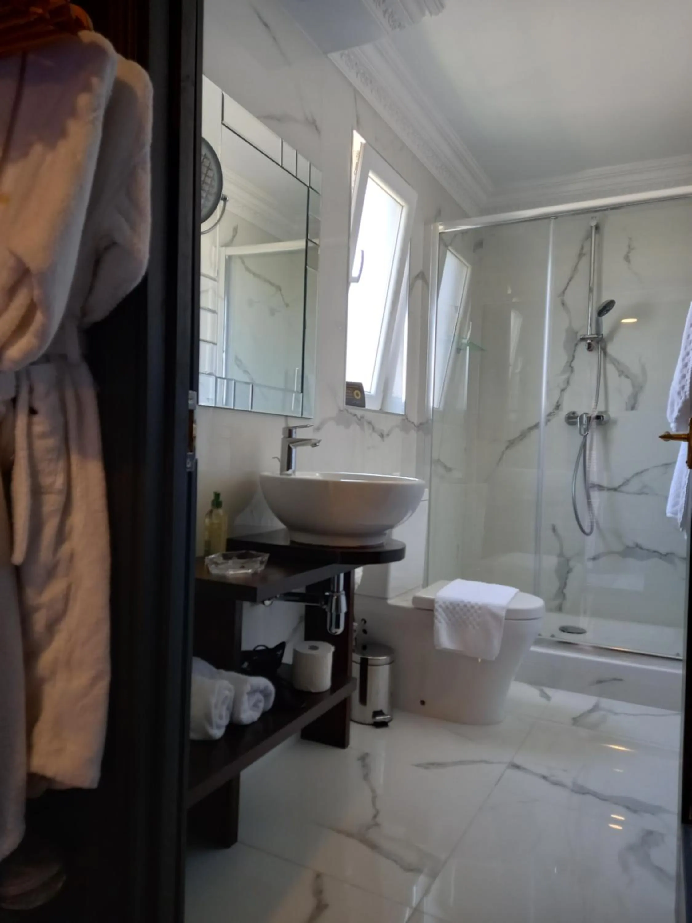 Julina Boutique Living