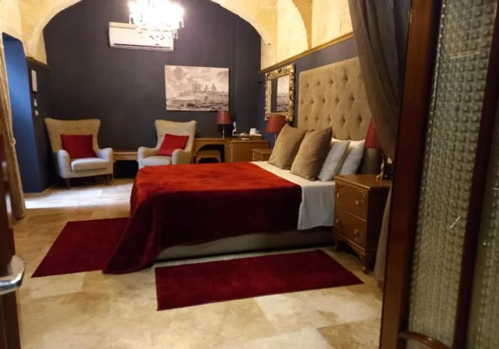 Bed in Julina Boutique Living