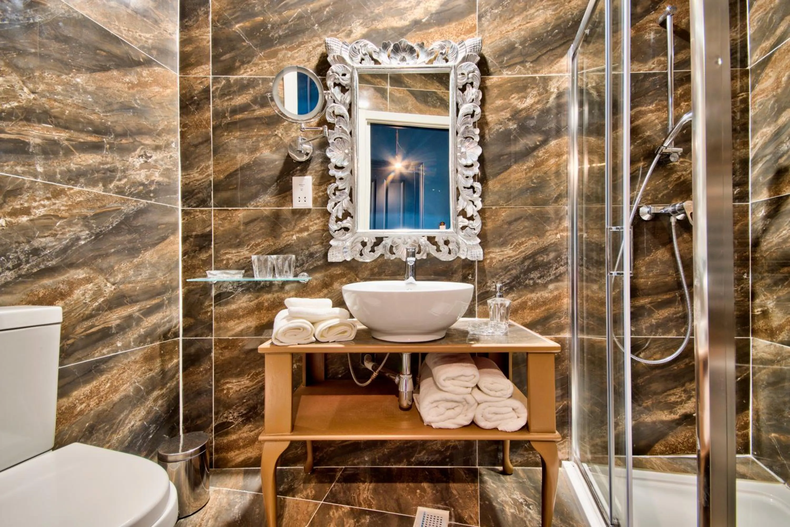 Julina Boutique Living