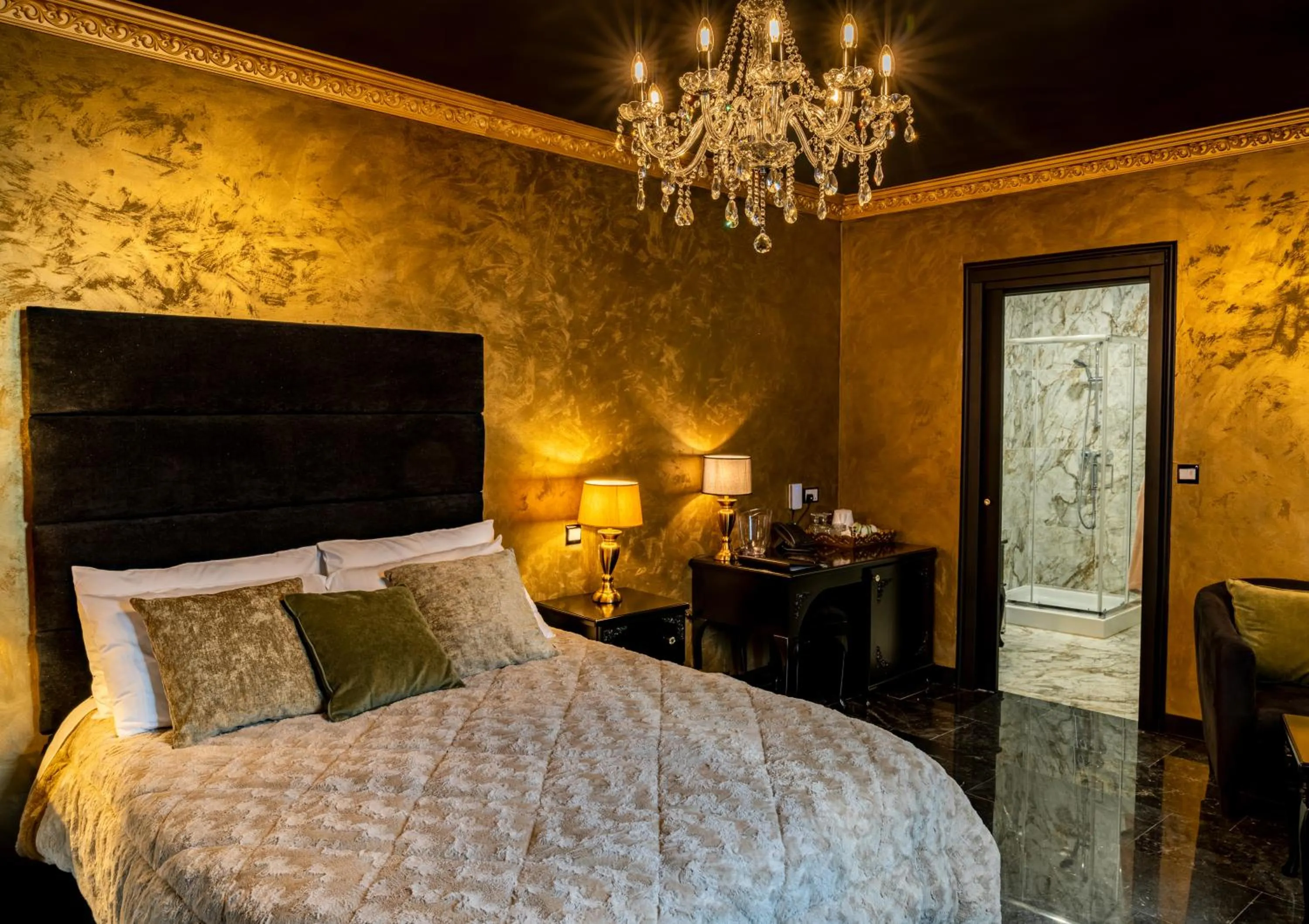 Bed in Julina Boutique Living