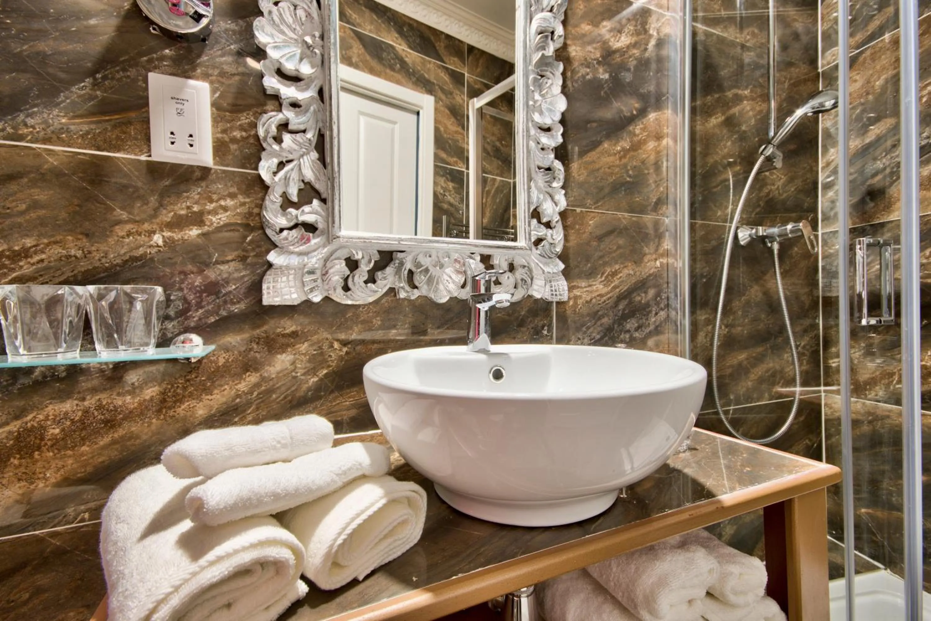 Julina Boutique Living