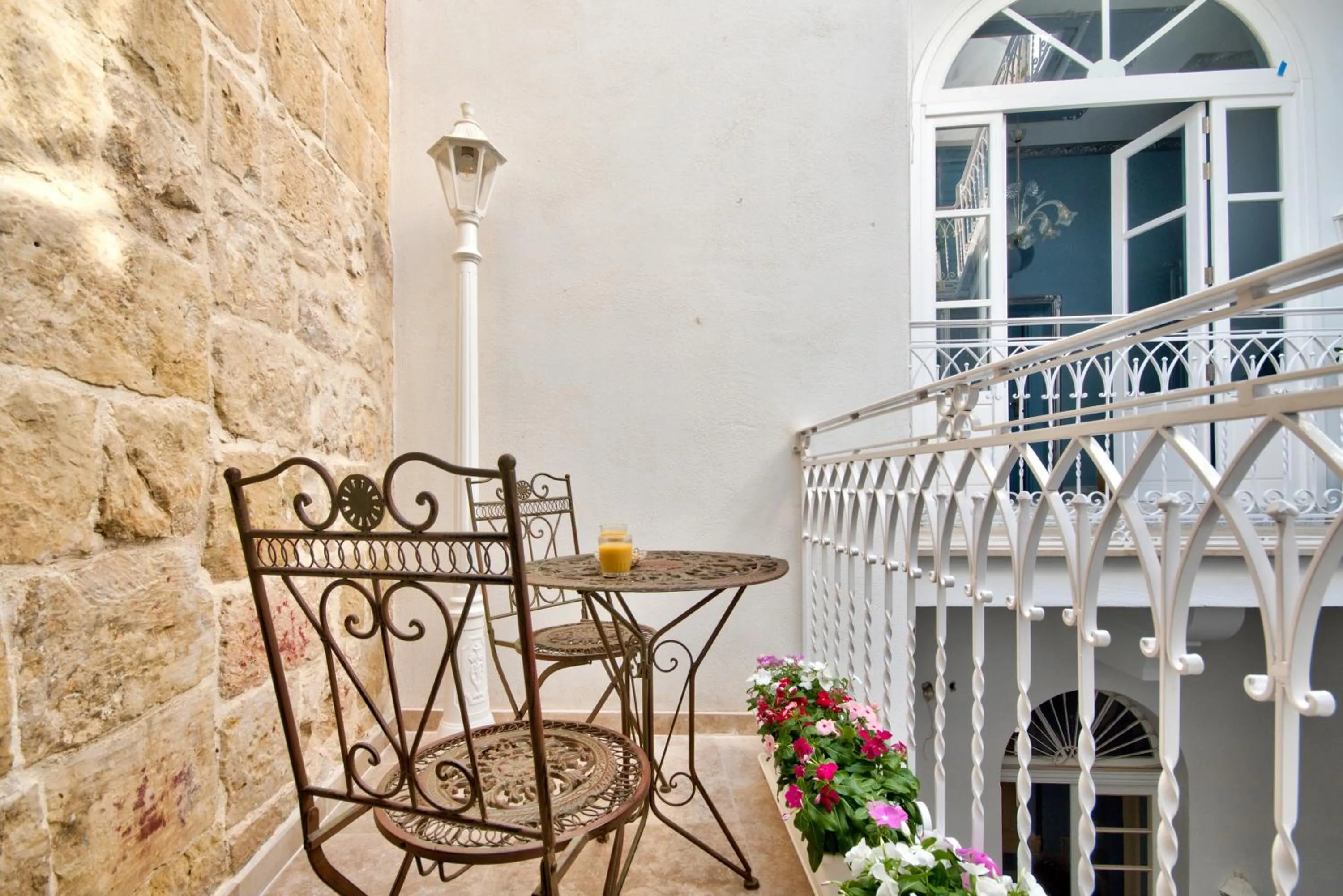 Julina Boutique Living