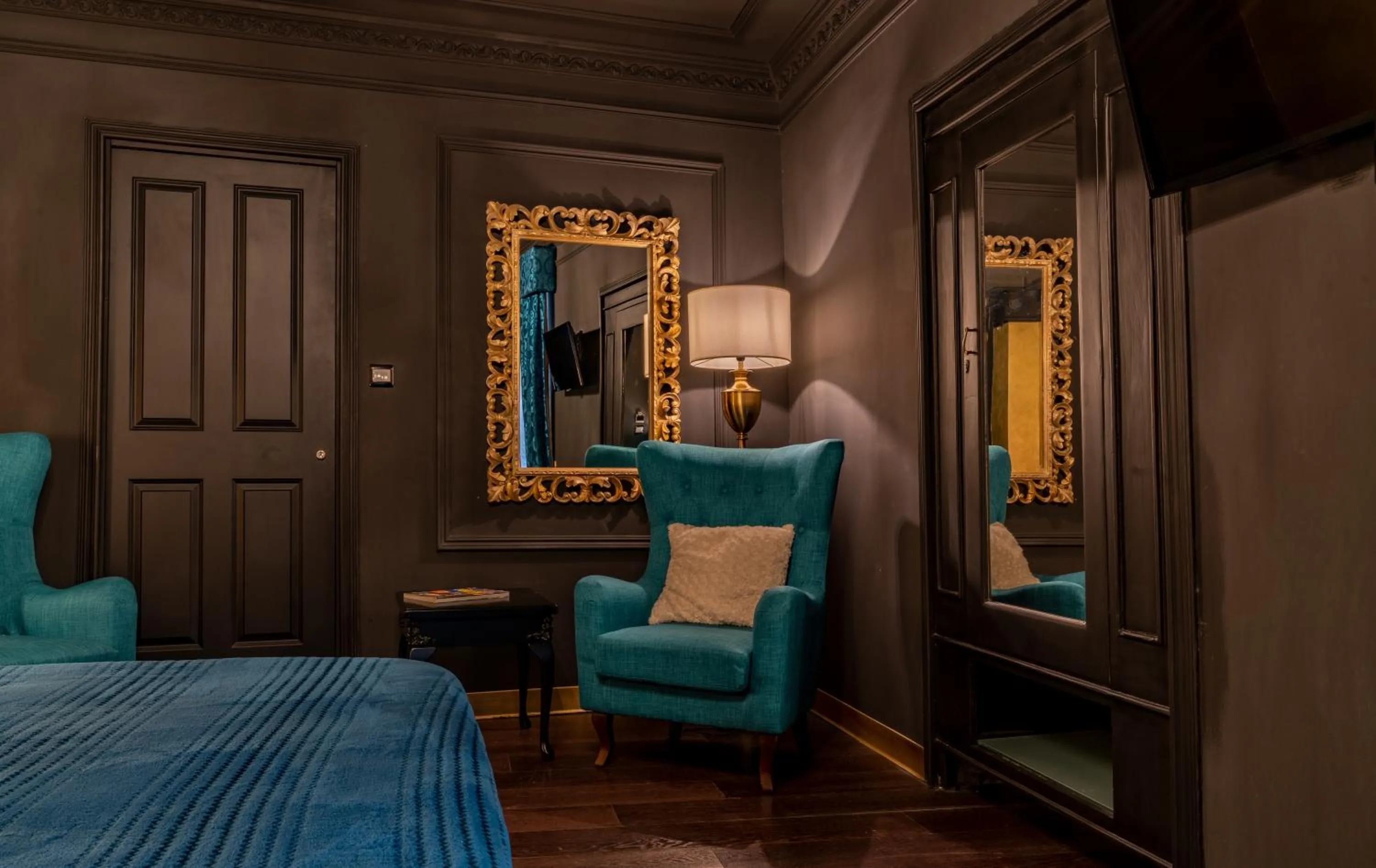 Bed in Julina Boutique Living