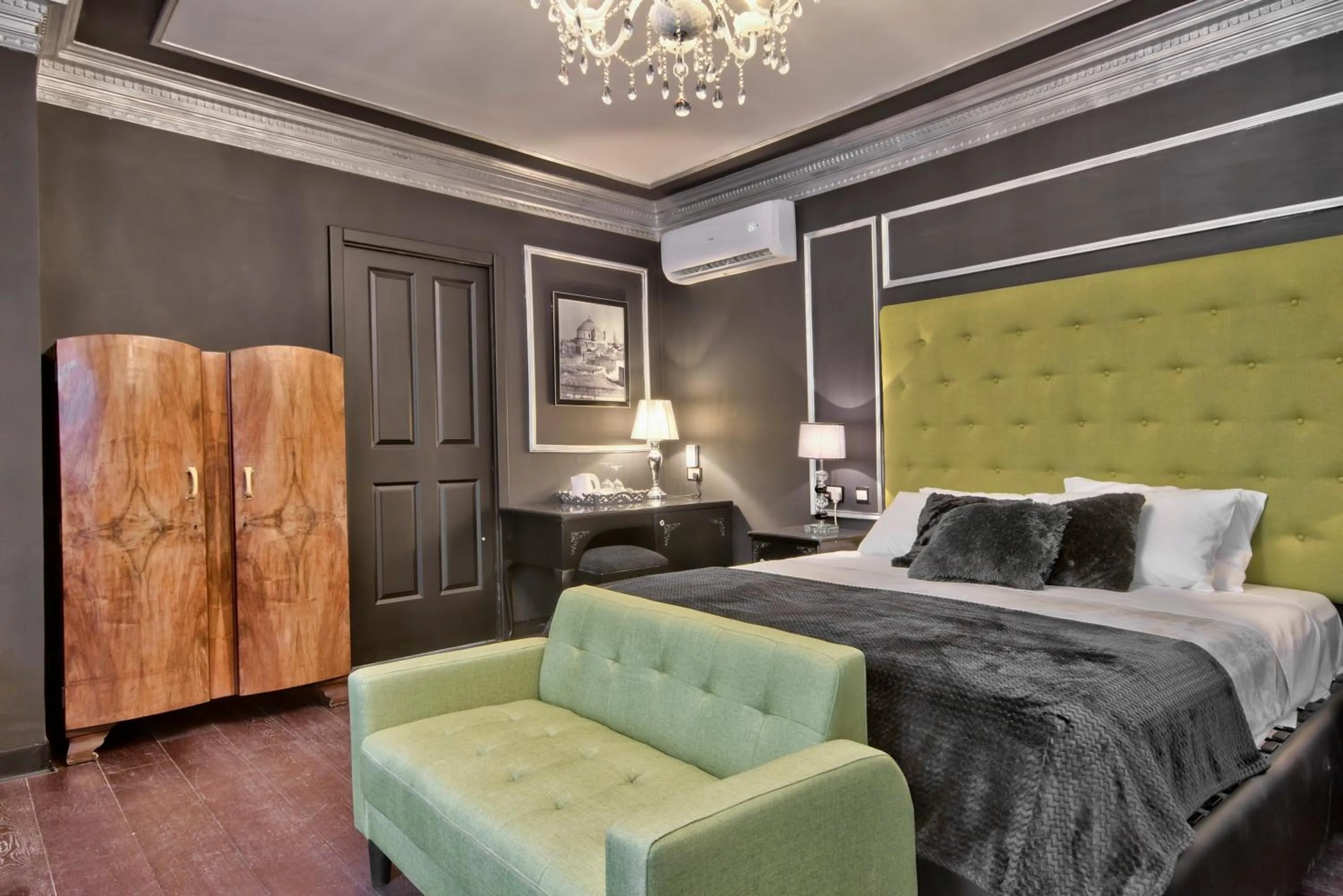 Bed in Julina Boutique Living