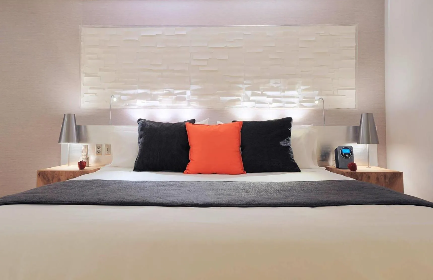 Bedroom, Bed in Radisson Blu Aqua Hotel, Chicago