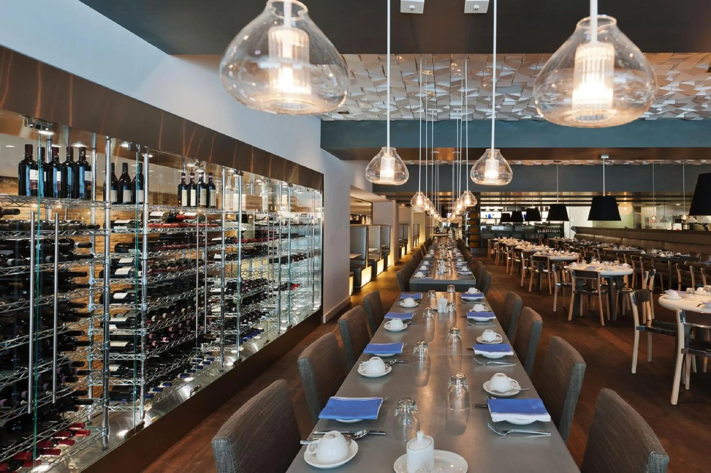 Restaurant/places to eat in Radisson Blu Aqua Hotel, Chicago