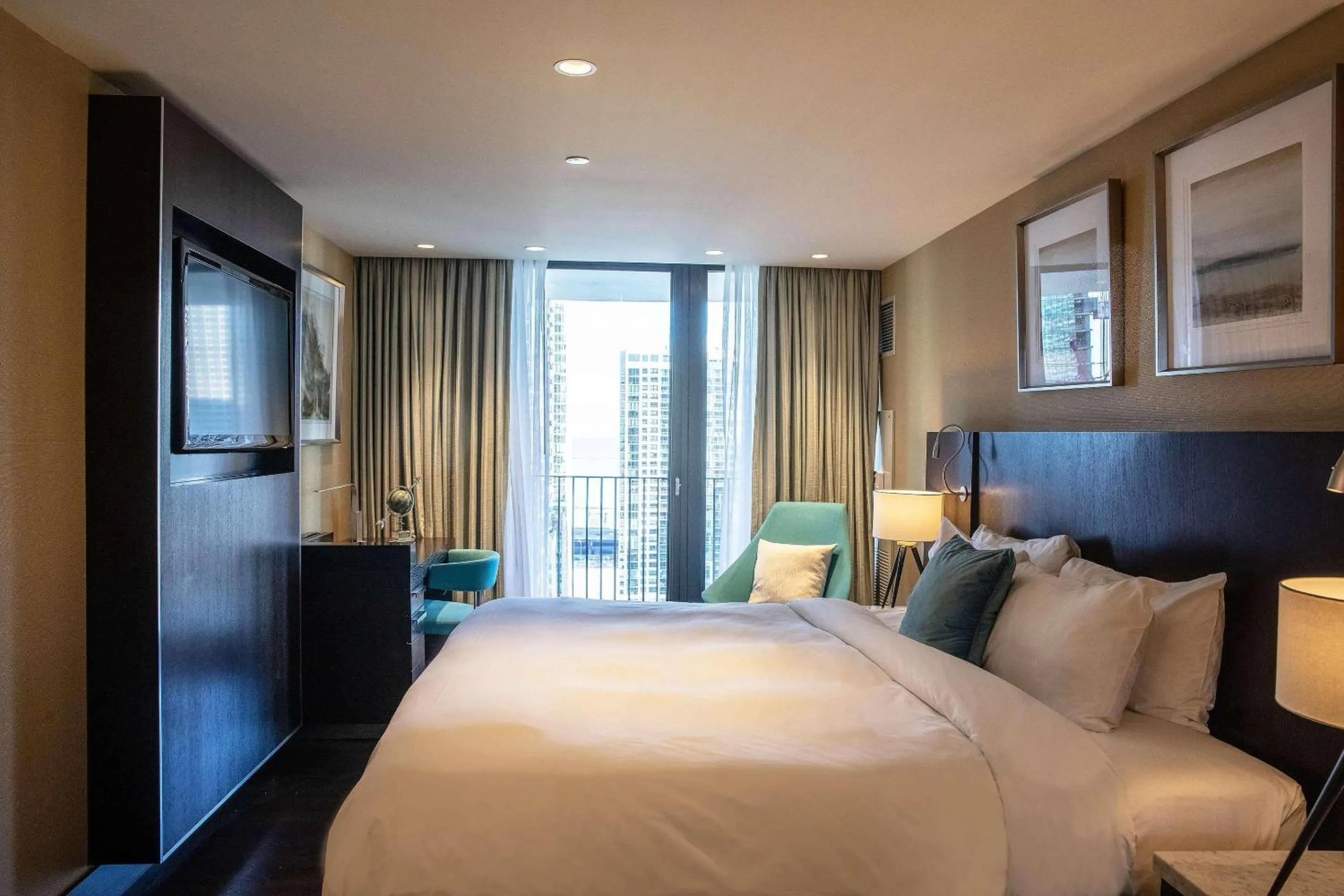 Bedroom, Bed in Radisson Blu Aqua Hotel, Chicago