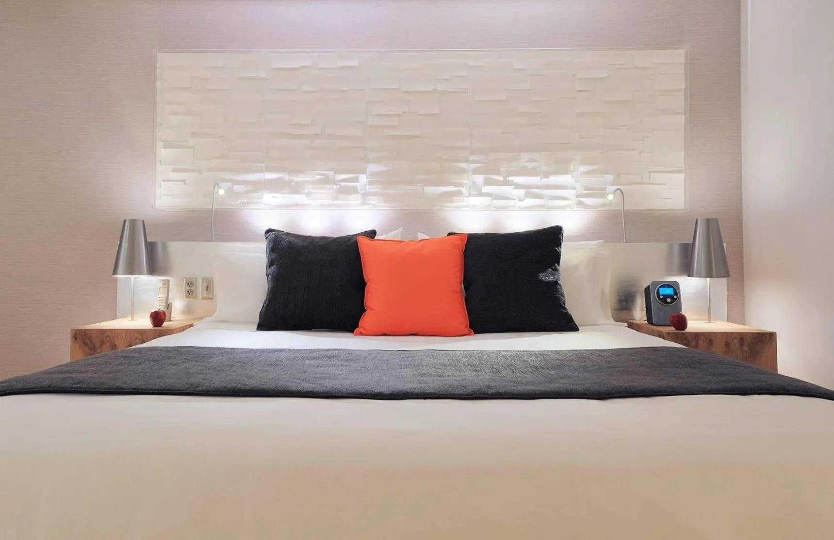 Bedroom, Bed in Radisson Blu Aqua Hotel, Chicago