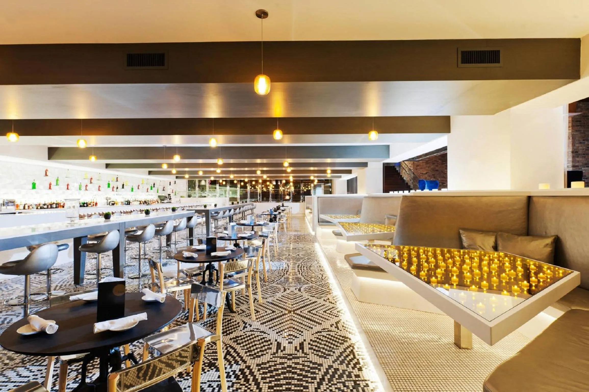 Restaurant/places to eat in Radisson Blu Aqua Hotel, Chicago