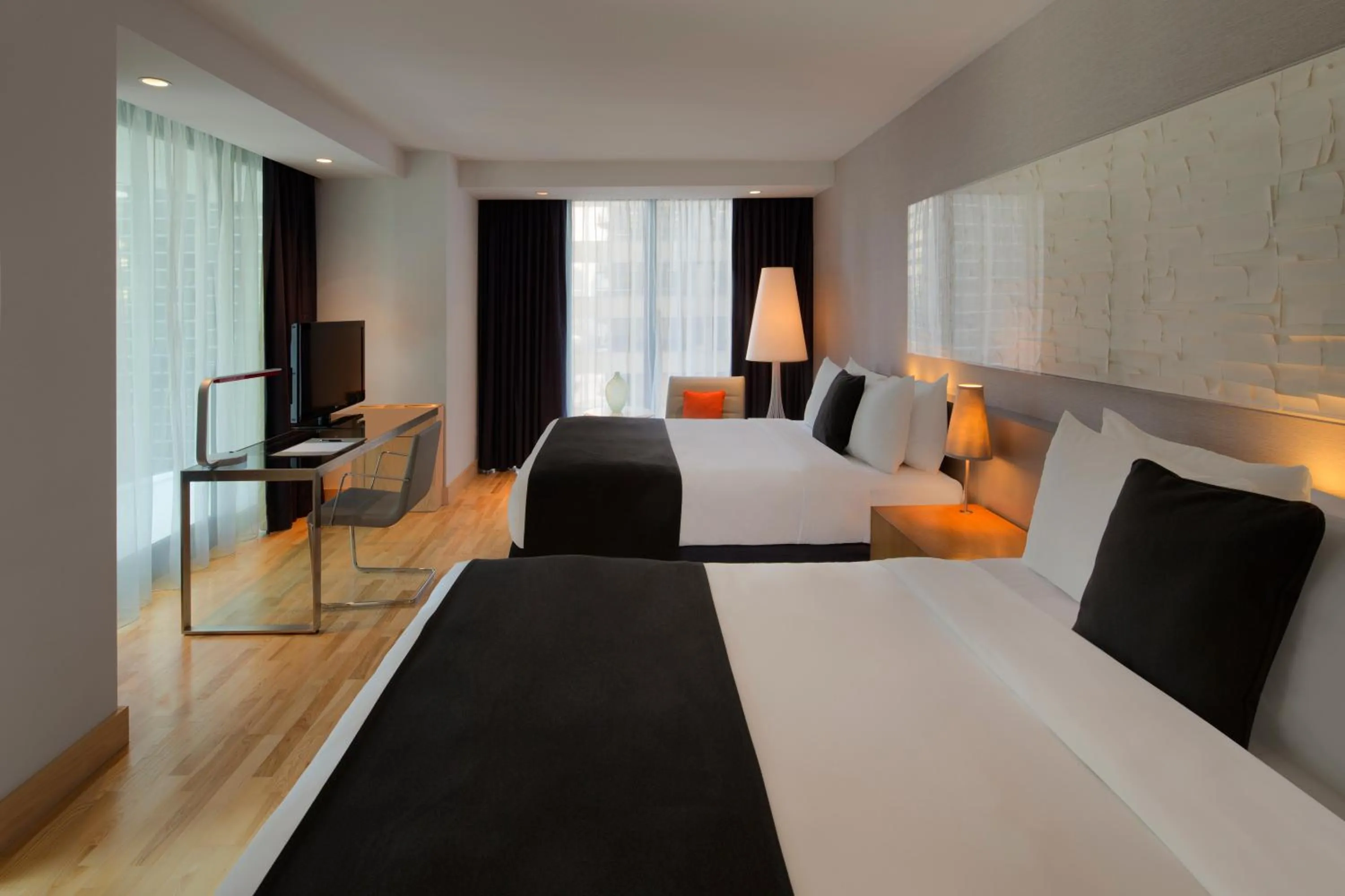 Photo of the whole room, Bed in Radisson Blu Aqua Hotel, Chicago