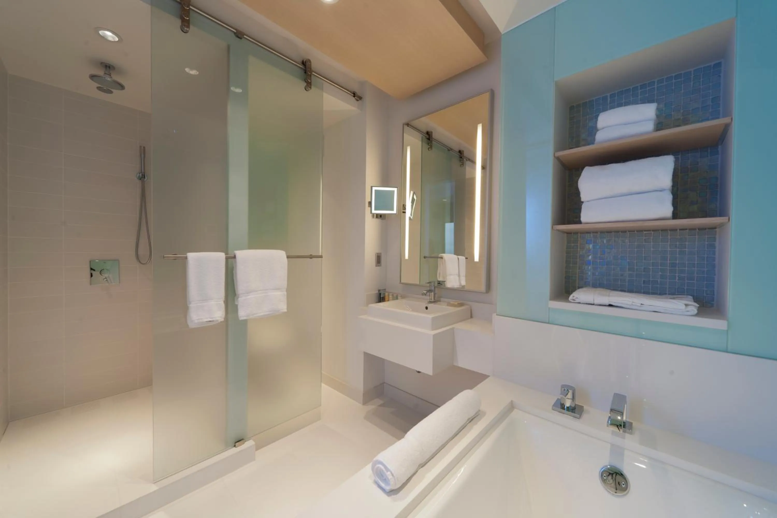 Bathroom in Radisson Blu Aqua Hotel, Chicago