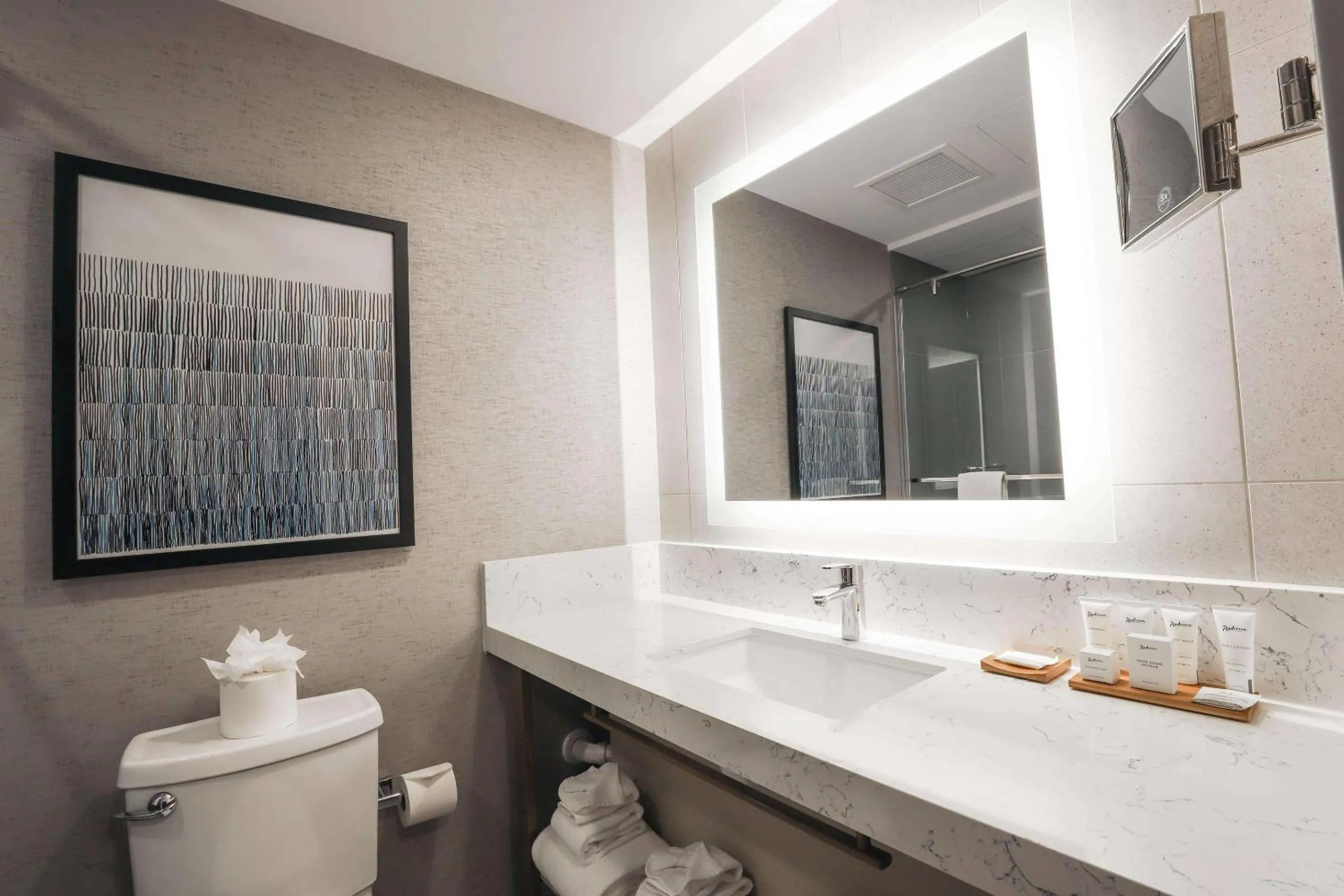 Bedroom in Radisson Plaza Hotel at Kalamazoo Center