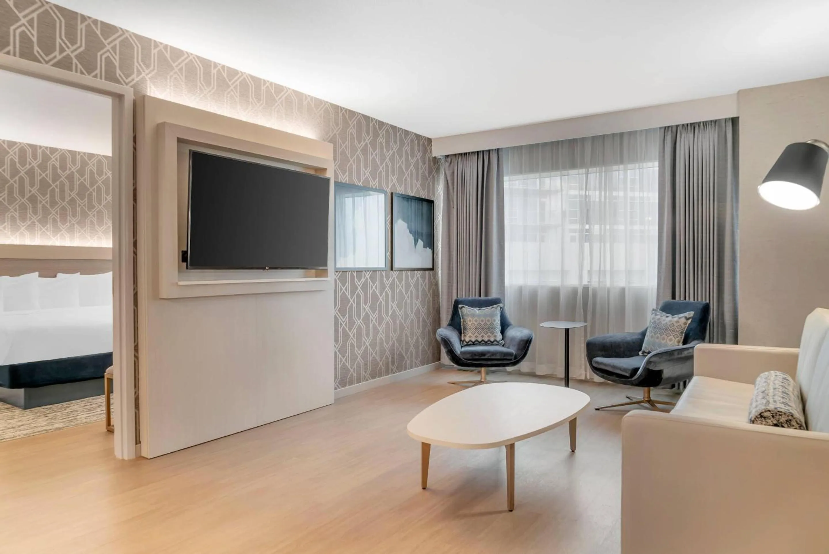 Bedroom, Bed in Radisson Plaza Hotel at Kalamazoo Center