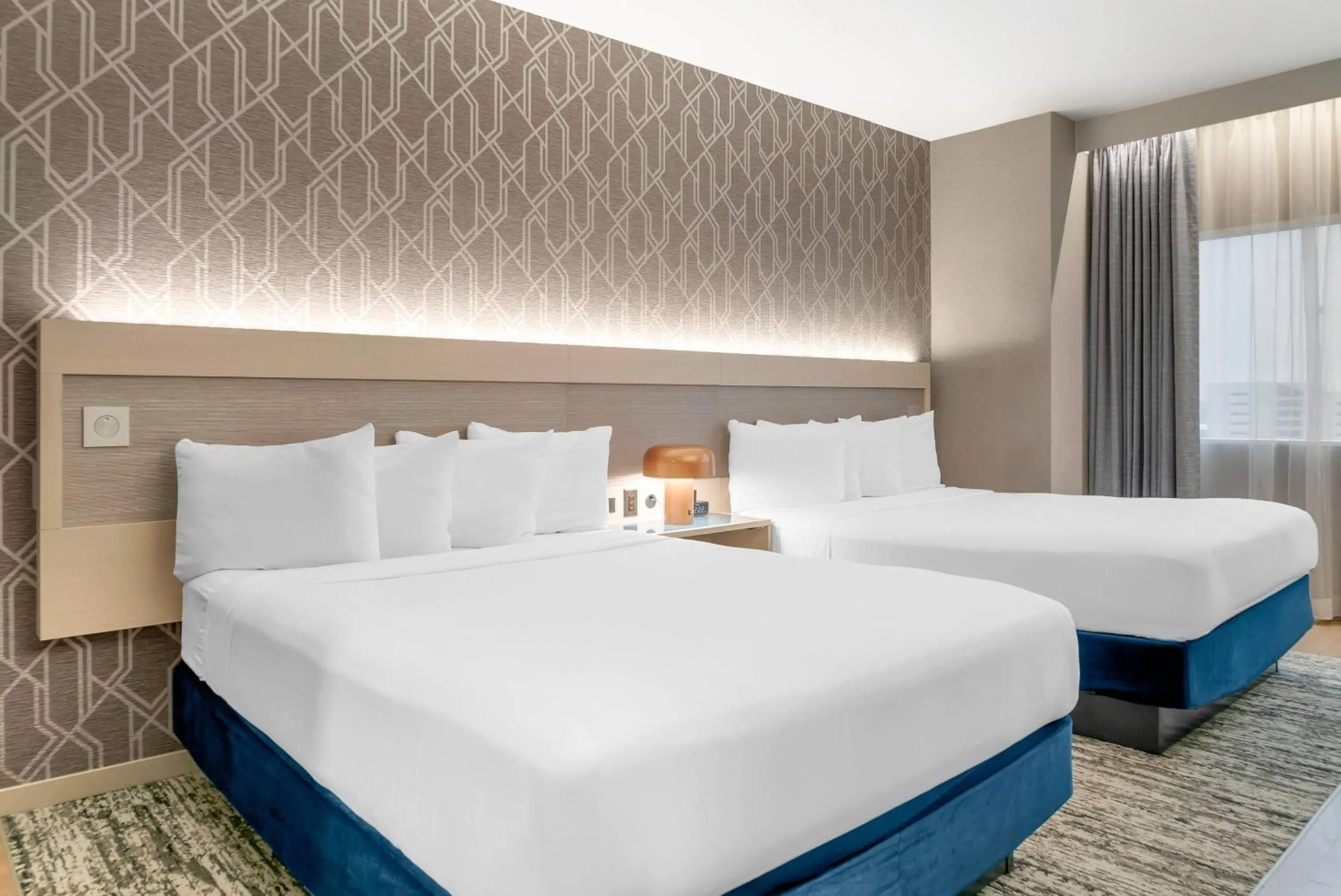 Bedroom, Bed in Radisson Plaza Hotel at Kalamazoo Center