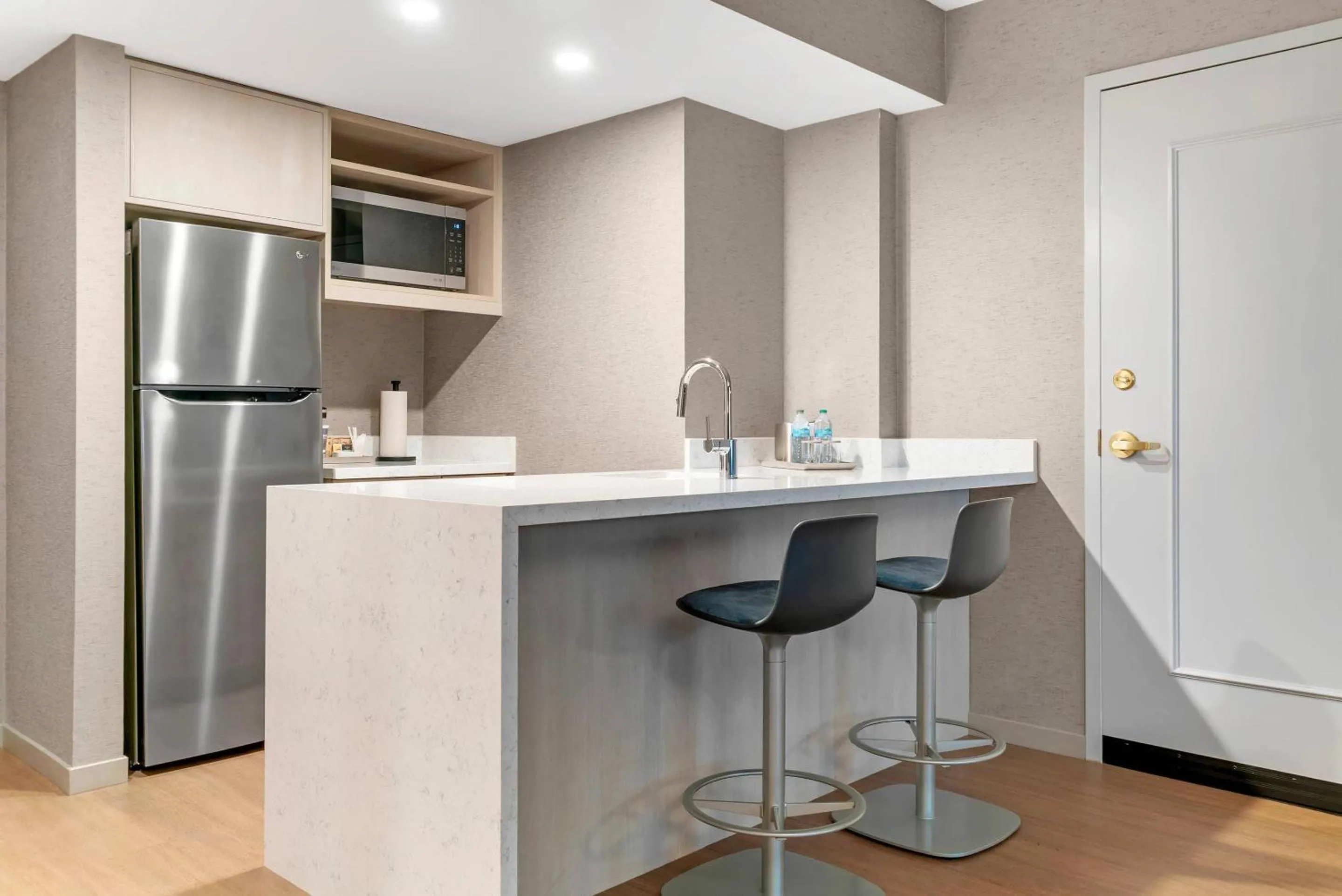 Bedroom in Radisson Plaza Hotel at Kalamazoo Center