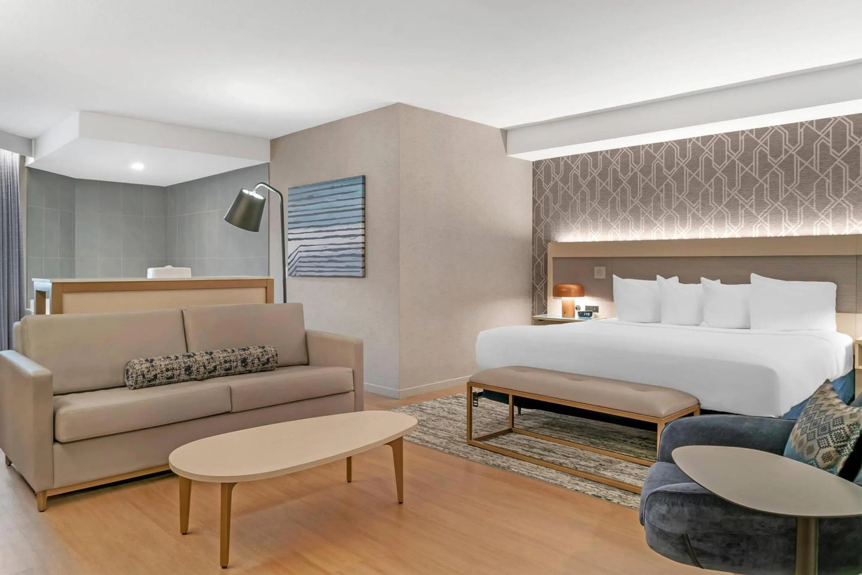 Bedroom, Bed in Radisson Plaza Hotel at Kalamazoo Center