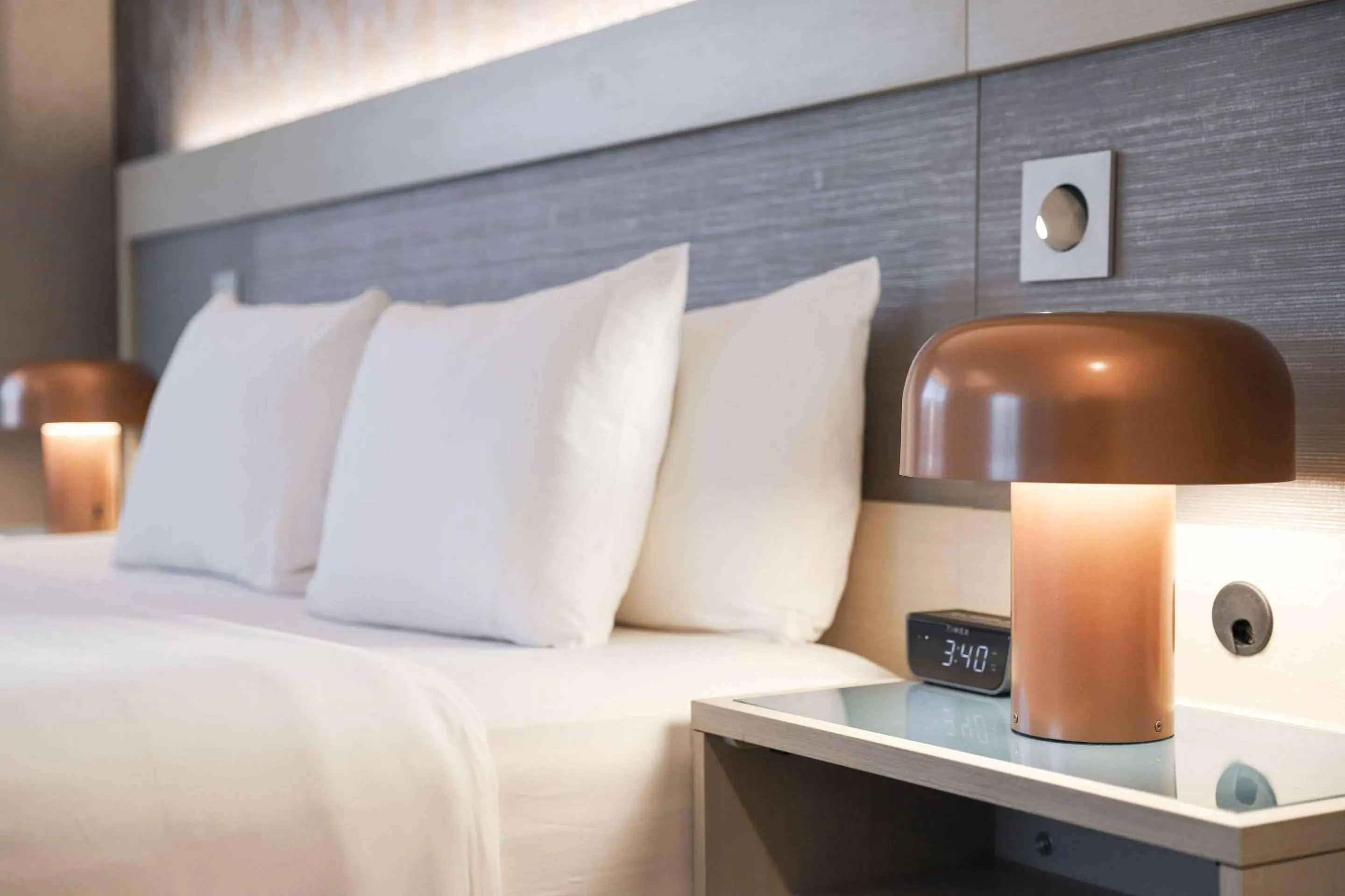 Bedroom, Bed in Radisson Plaza Hotel at Kalamazoo Center