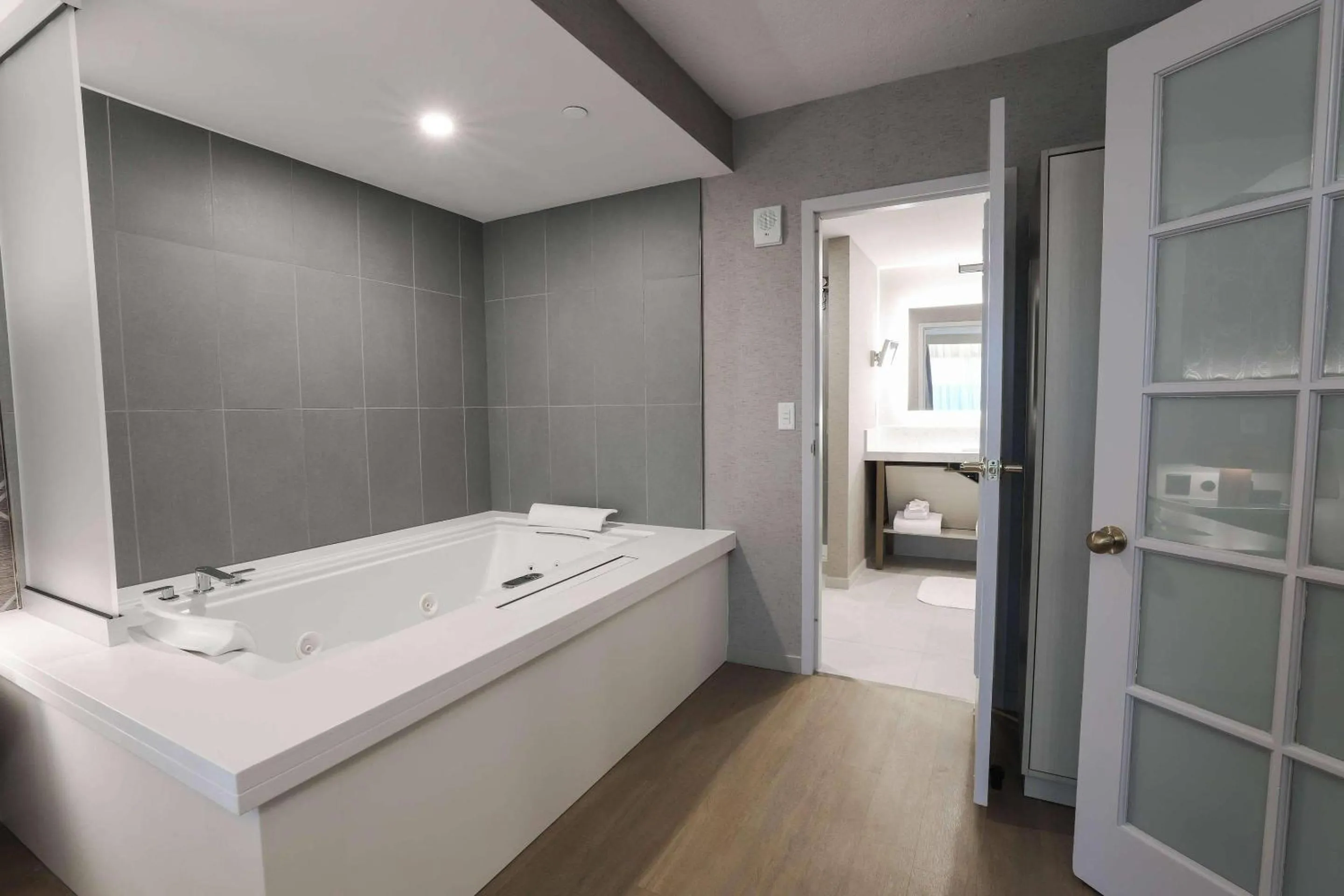 Bedroom in Radisson Plaza Hotel at Kalamazoo Center