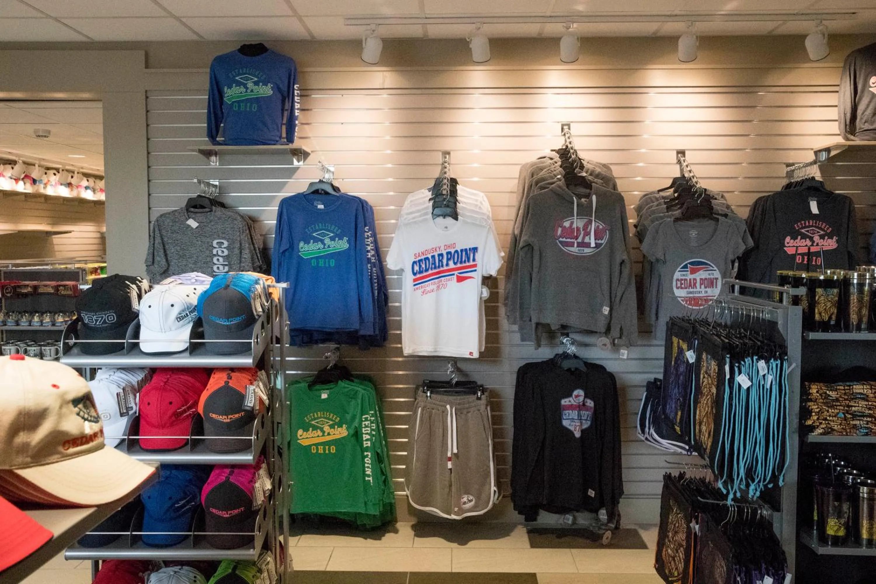 On-site shops in Cedar Point's Express Hotel