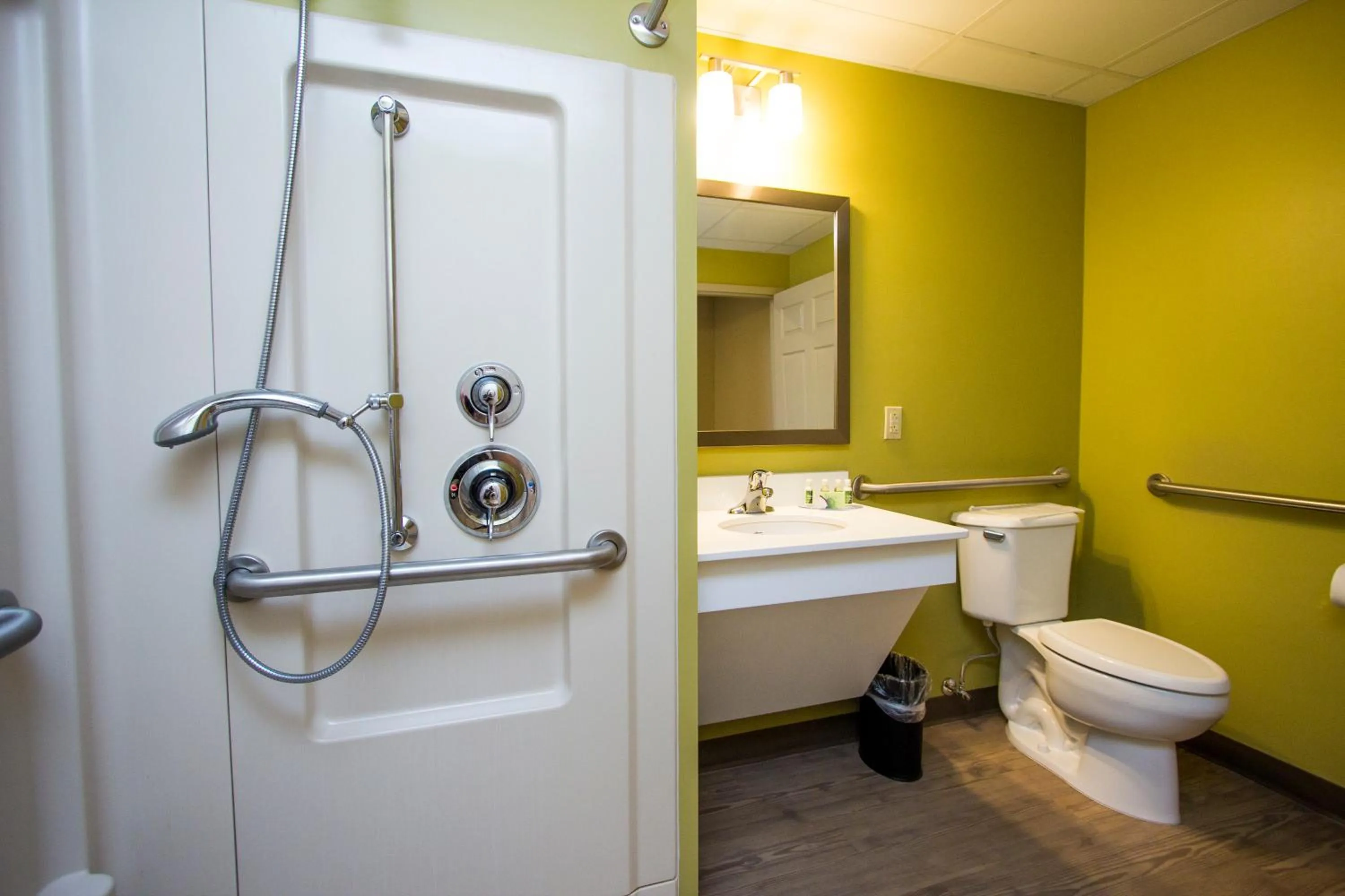 Bathroom in Cedar Point's Express Hotel