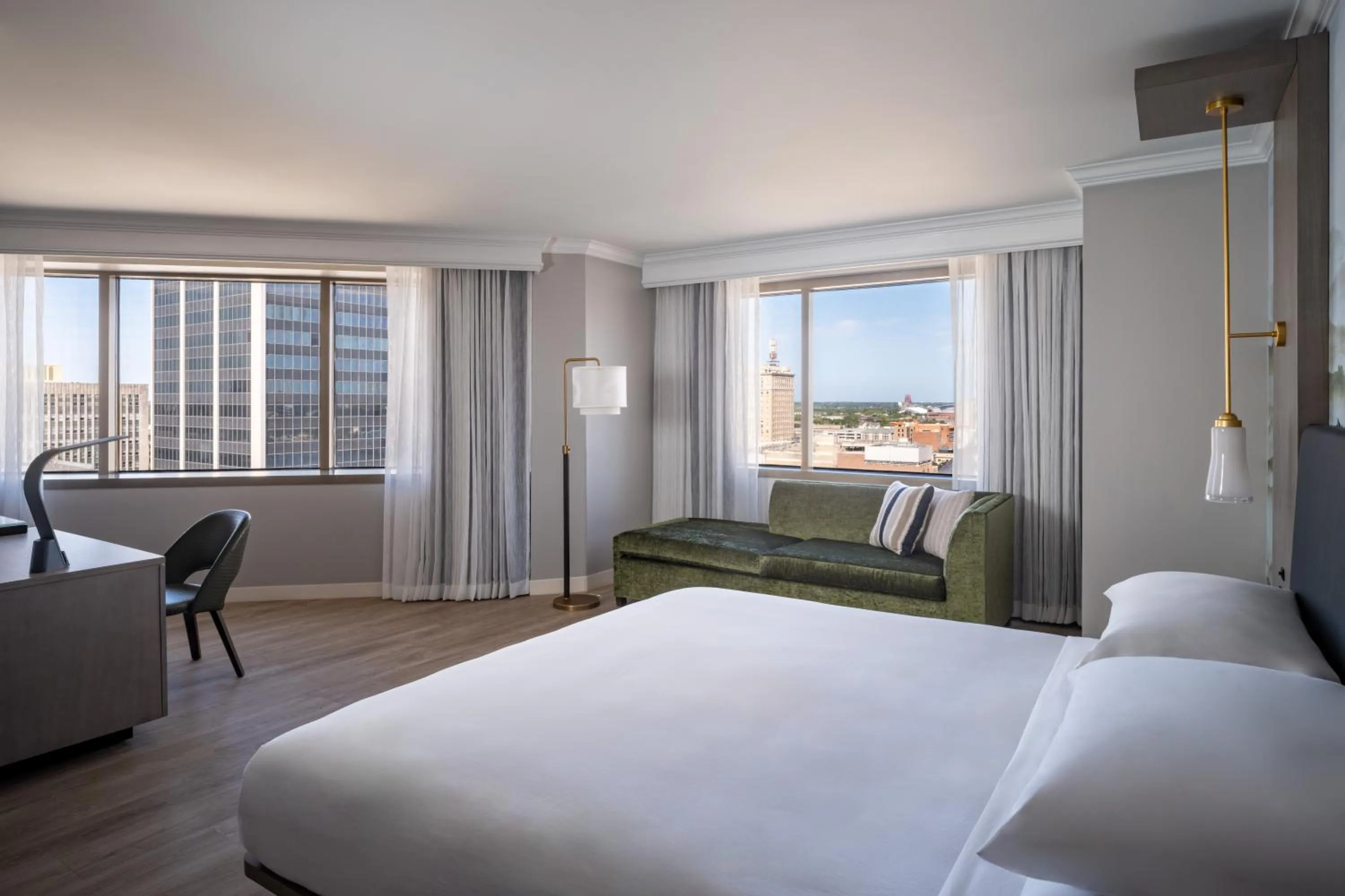 Photo of the whole room, Bed in Marriott Jacksonville Downtown