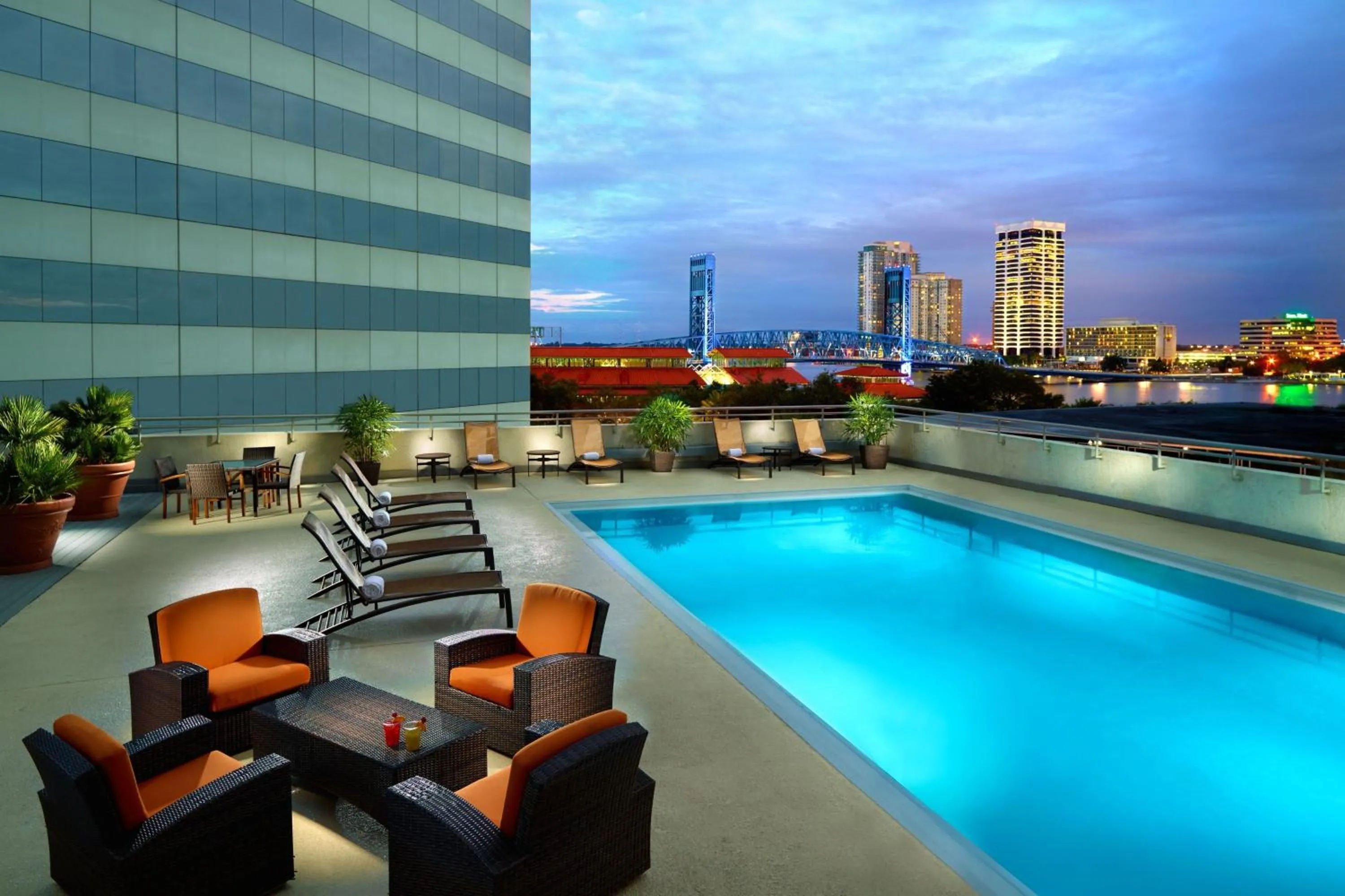 Swimming pool in Marriott Jacksonville Downtown