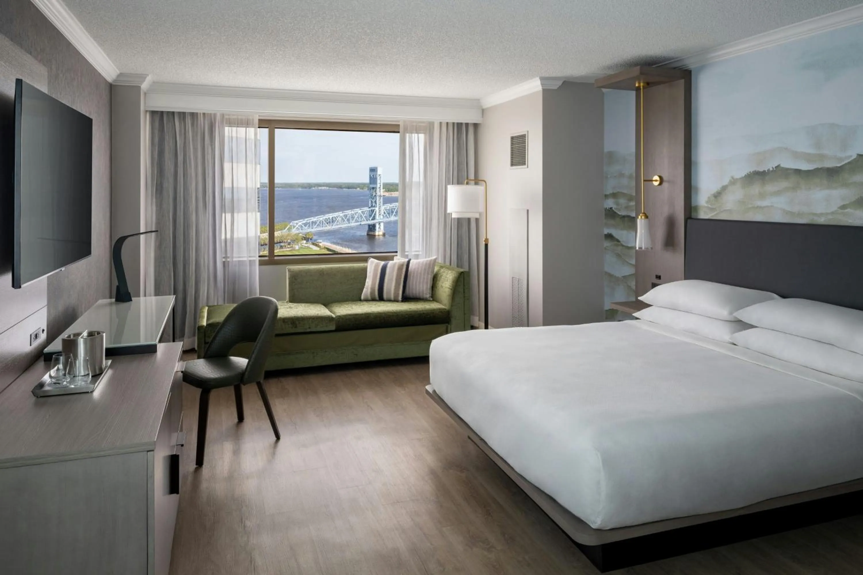 Photo of the whole room, Bed in Marriott Jacksonville Downtown