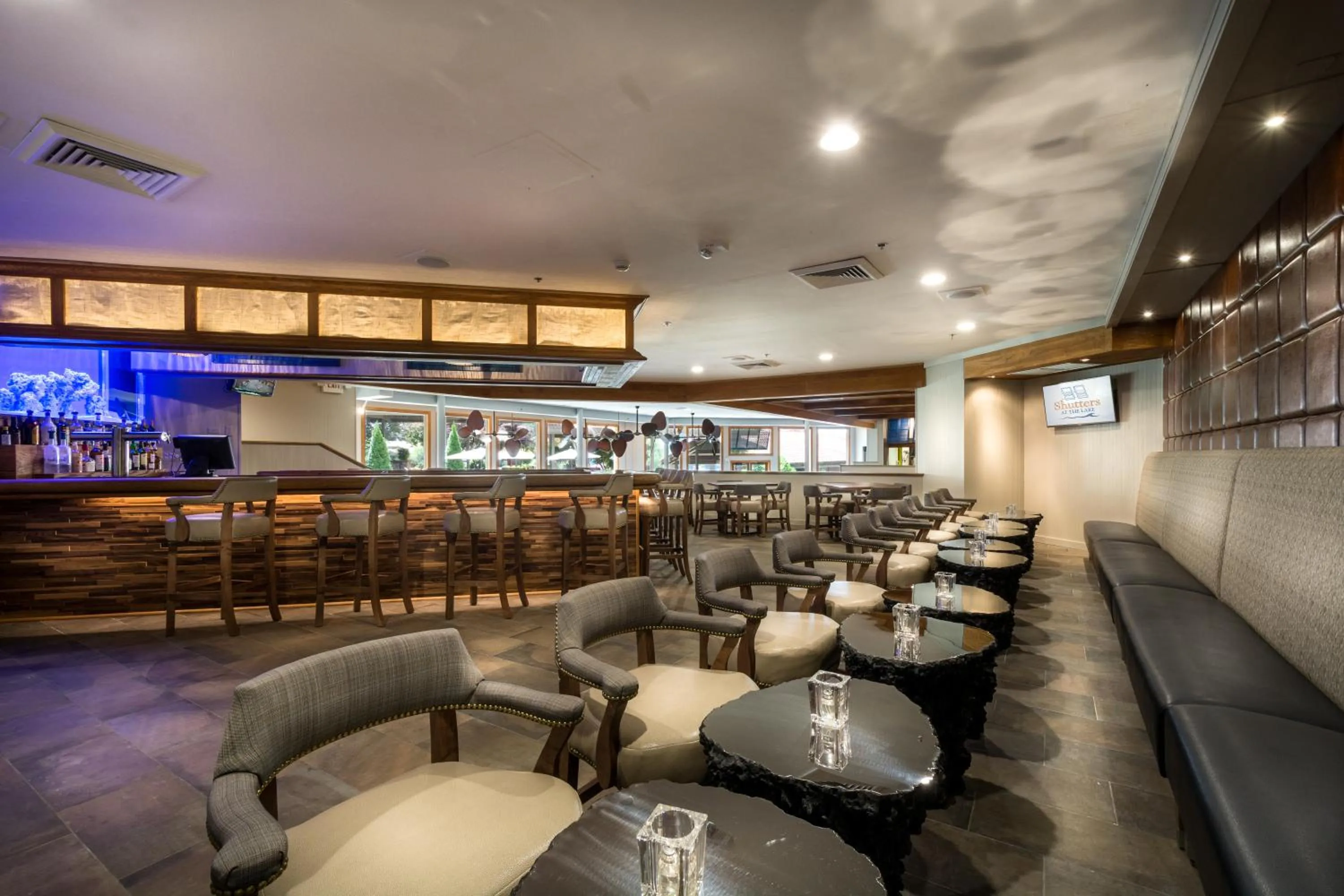 Lounge or bar in Lodge of Four Seasons Golf Resort, Marina & Spa
