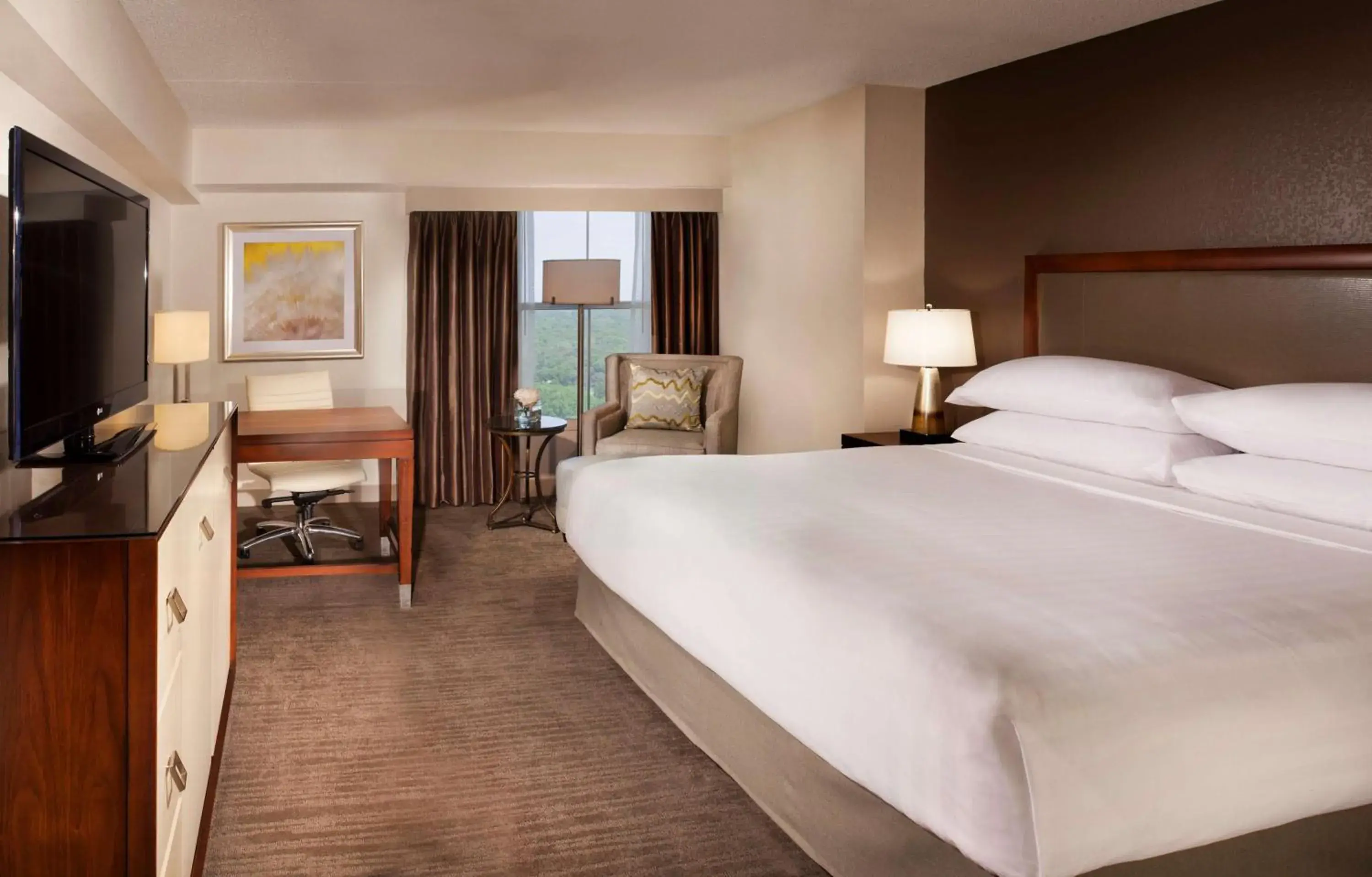 King Room in Hyatt Regency Long Island King Room in Hyatt Regency Long Island