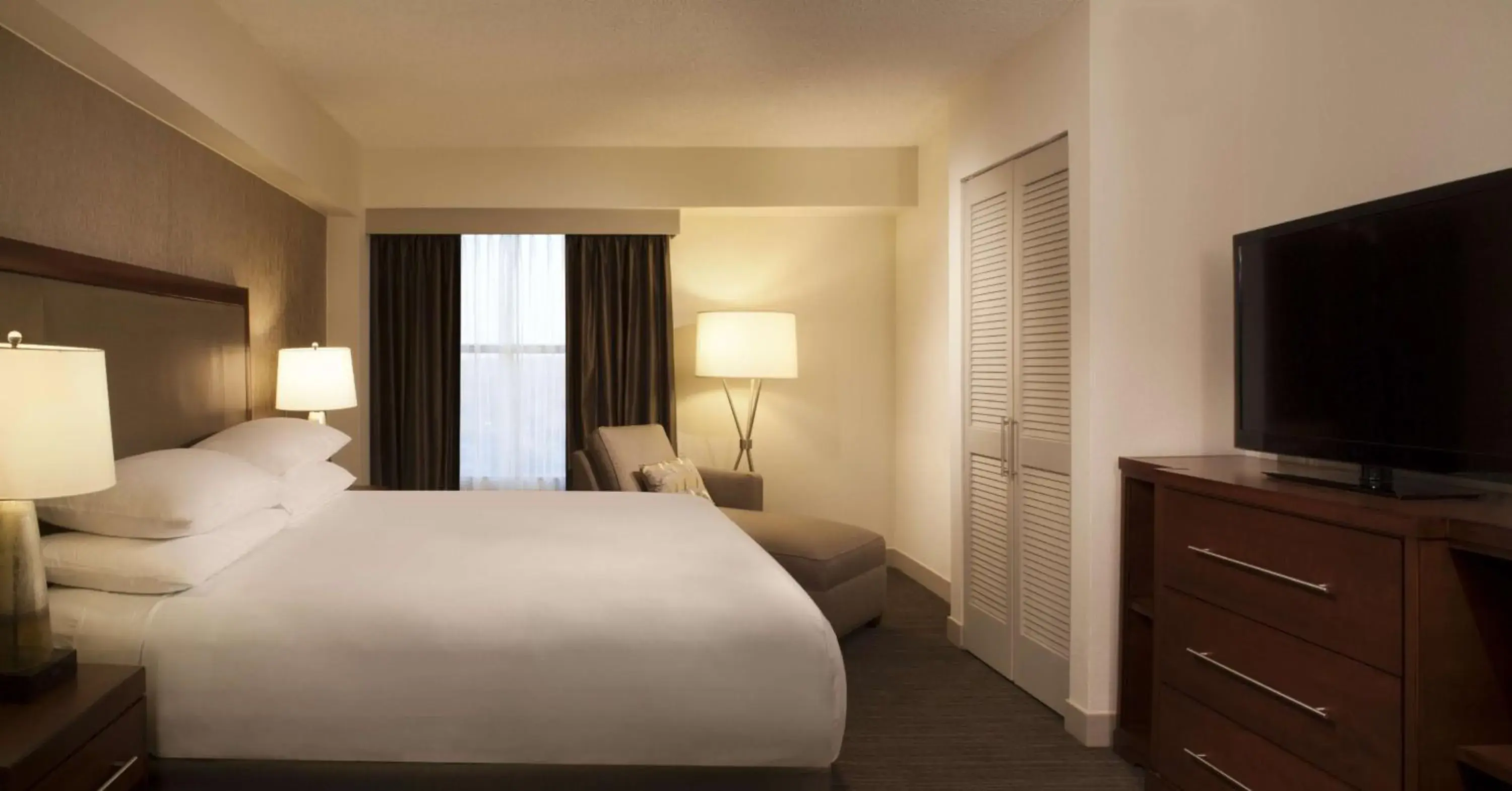 One-Bedroom Suite in Hyatt Regency Long Island One-Bedroom Suite in Hyatt Regency Long Island