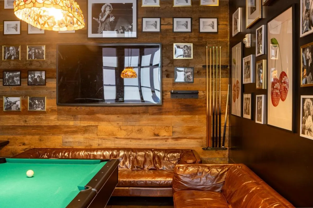 Lounge or bar in Pod 39