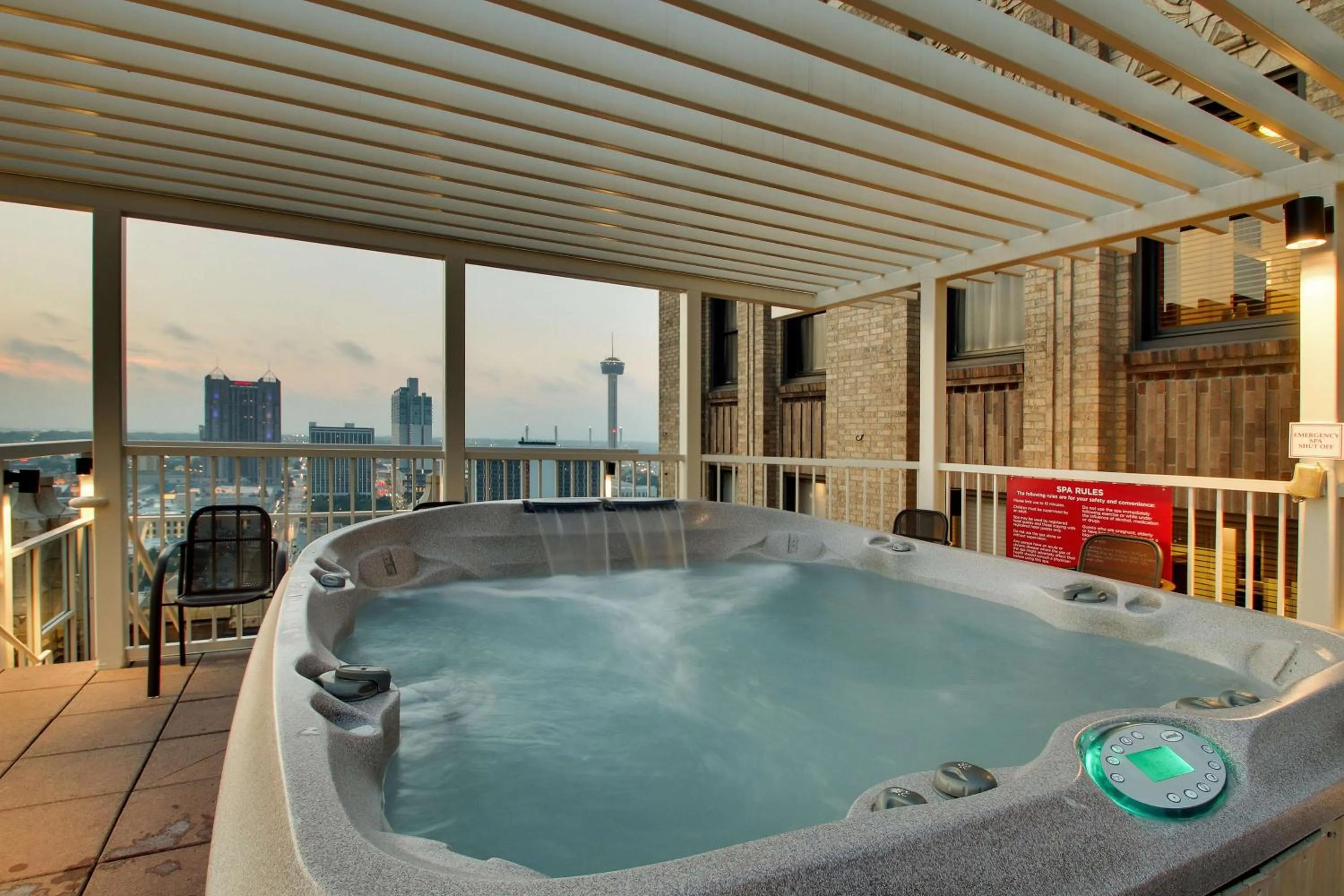 Pool view in Drury Plaza Hotel San Antonio Riverwalk