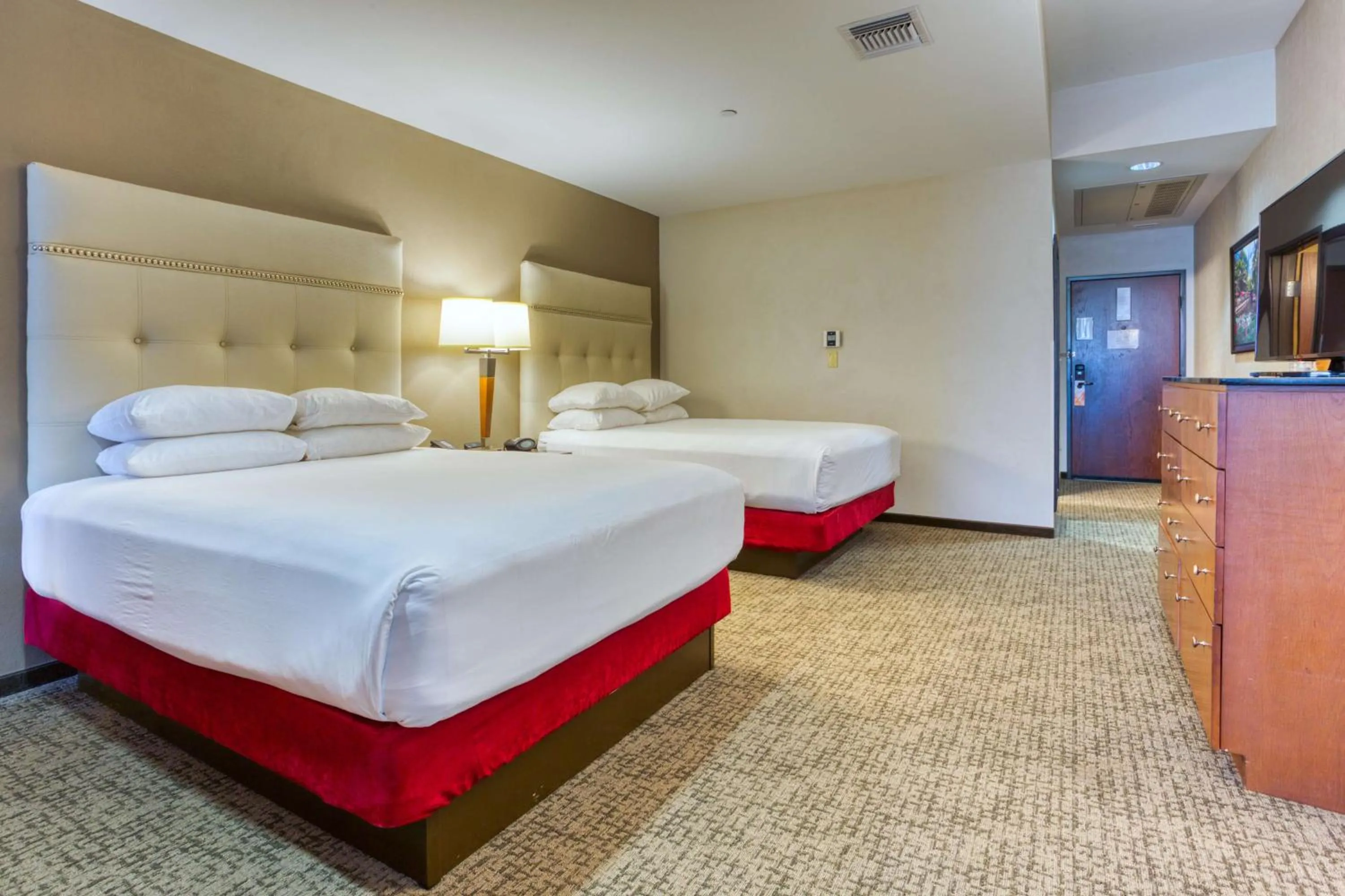 Photo of the whole room, Bed in Drury Plaza Hotel San Antonio Riverwalk