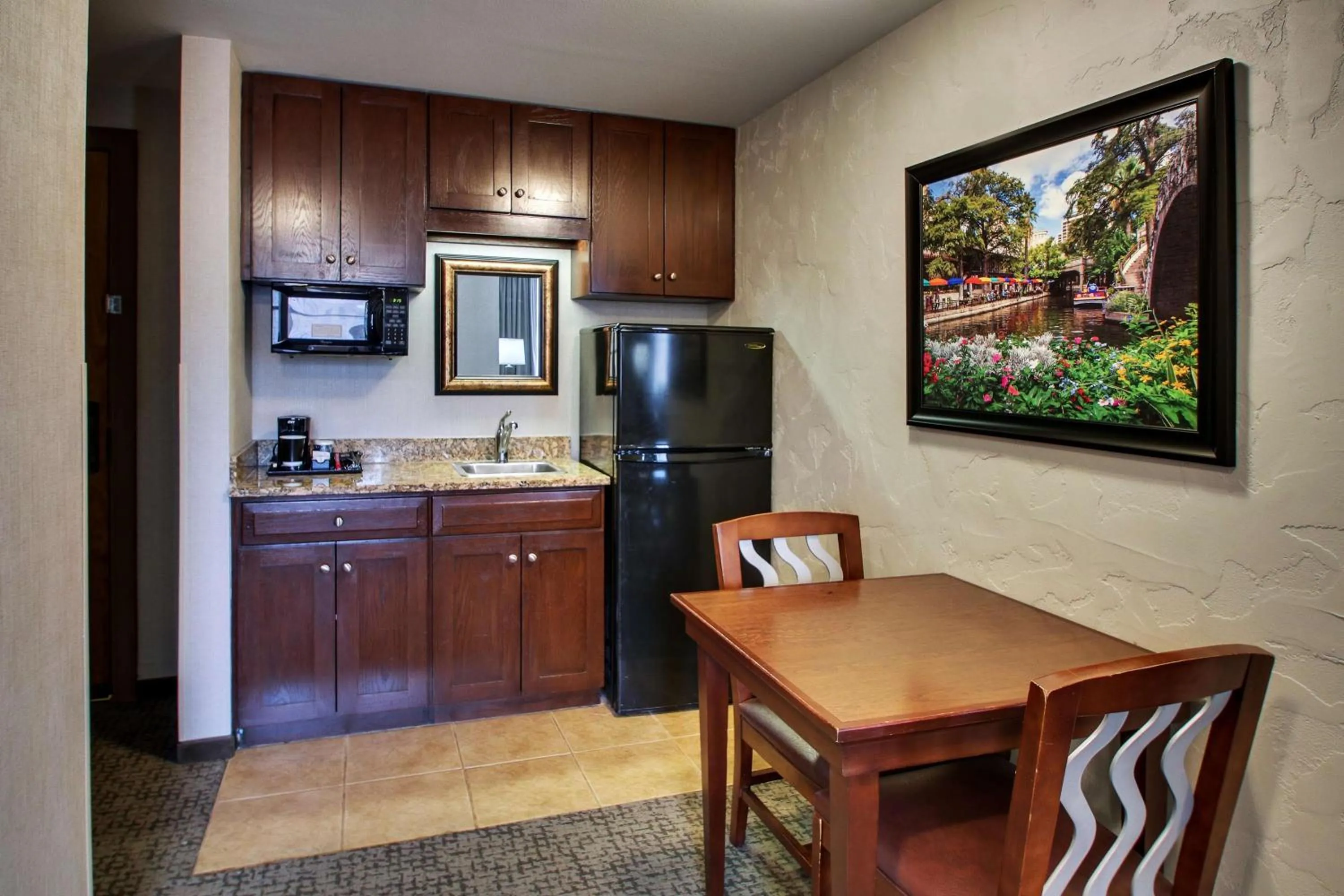 Bedroom in Drury Plaza Hotel San Antonio Riverwalk