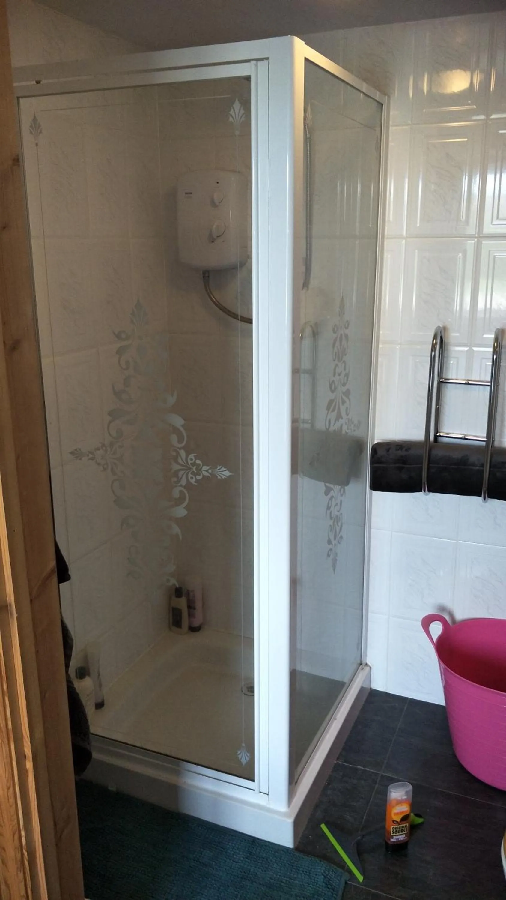 Shower in Mallard Cottage Guest House