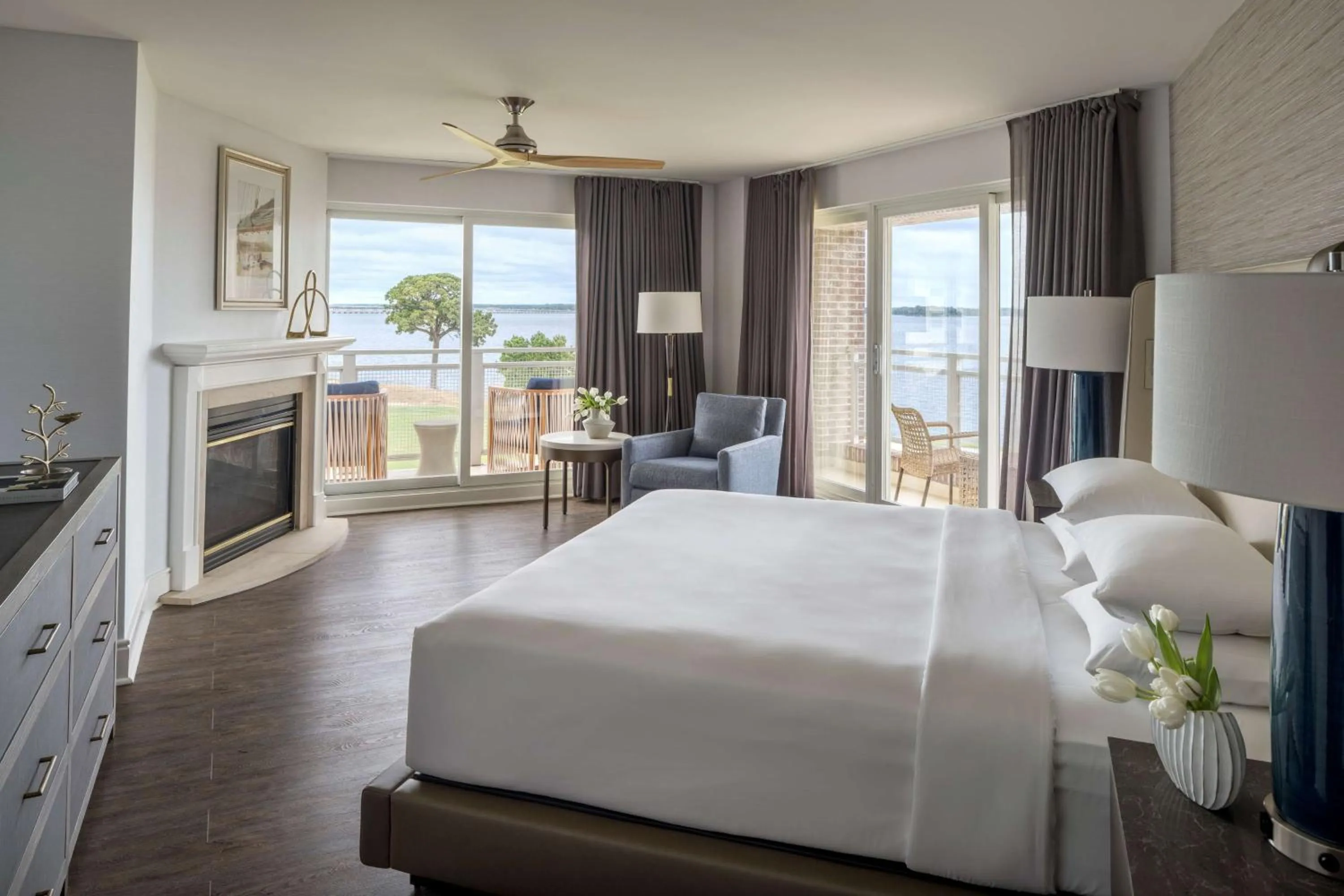 Photo of the whole room, Bed in Hyatt Regency Chesapeake Bay Golf Resort, Spa & Marina