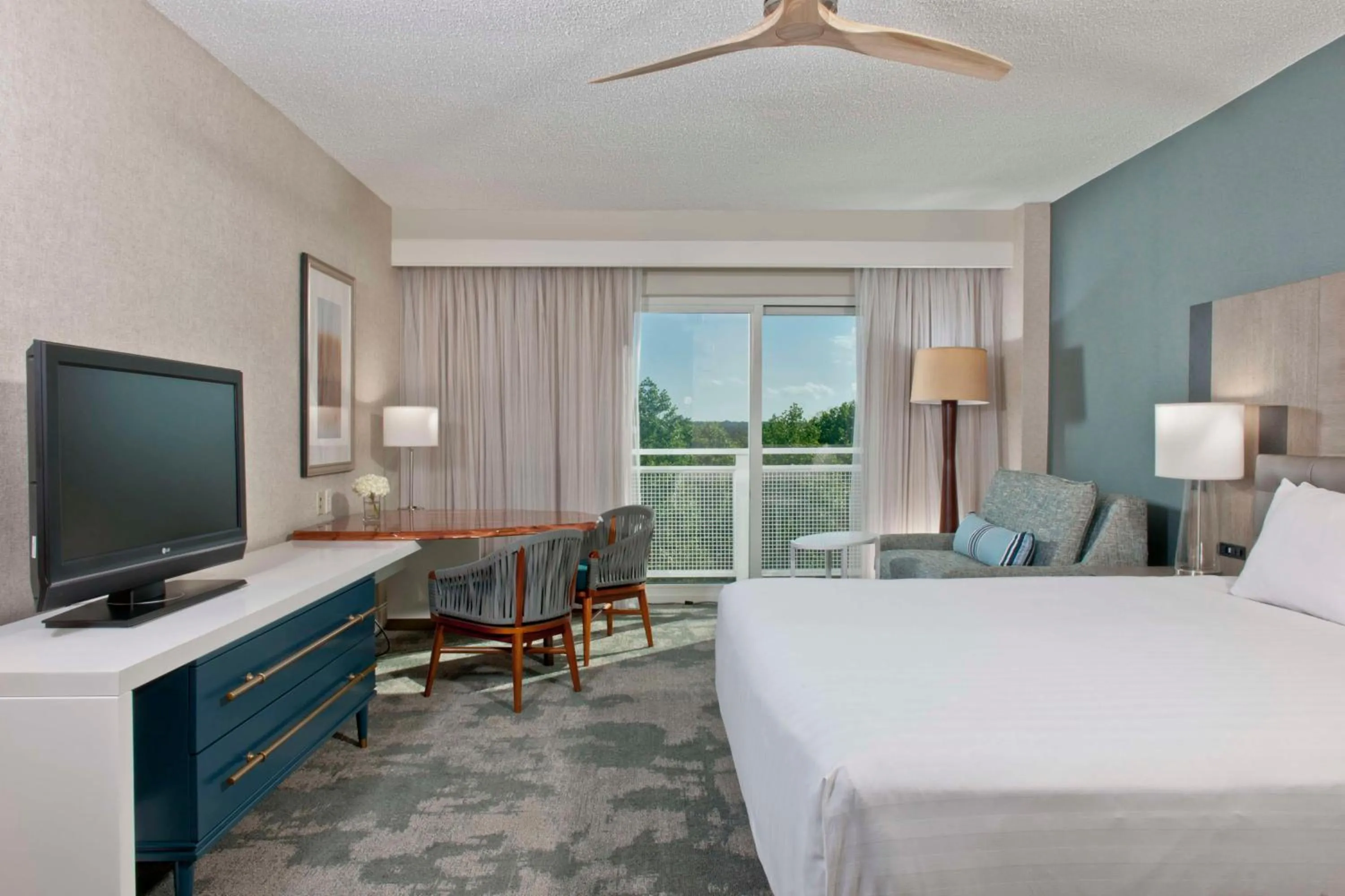 Bedroom, Bed in Hyatt Regency Chesapeake Bay Golf Resort, Spa & Marina