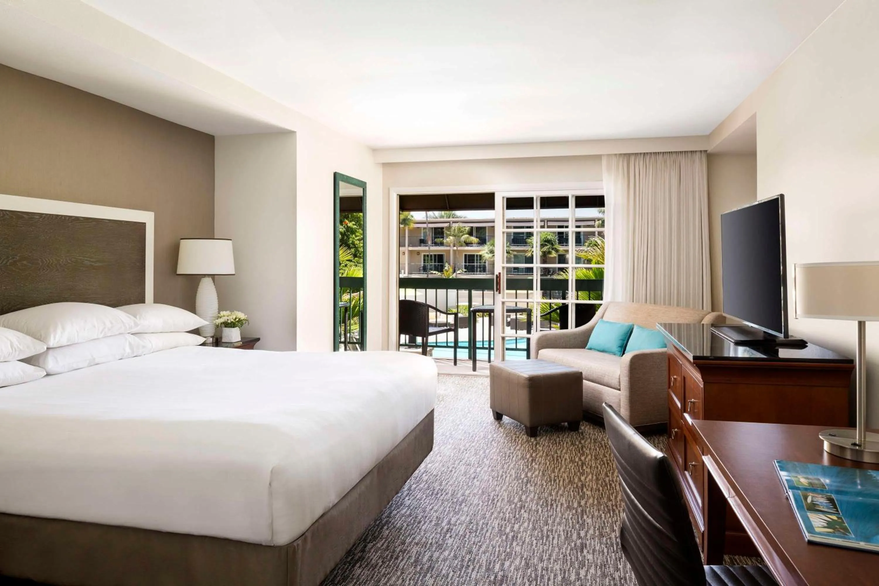 Bedroom, Bed in Hyatt Regency Newport Beach