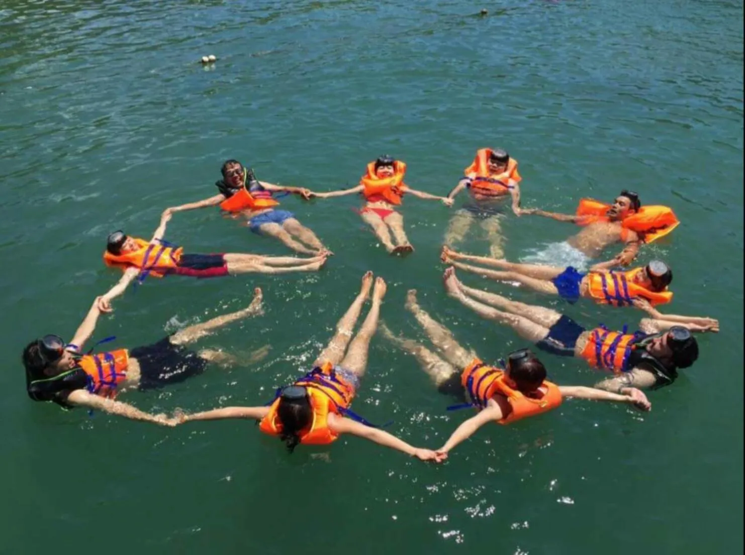 People in Cat Ba Thailand Hotel