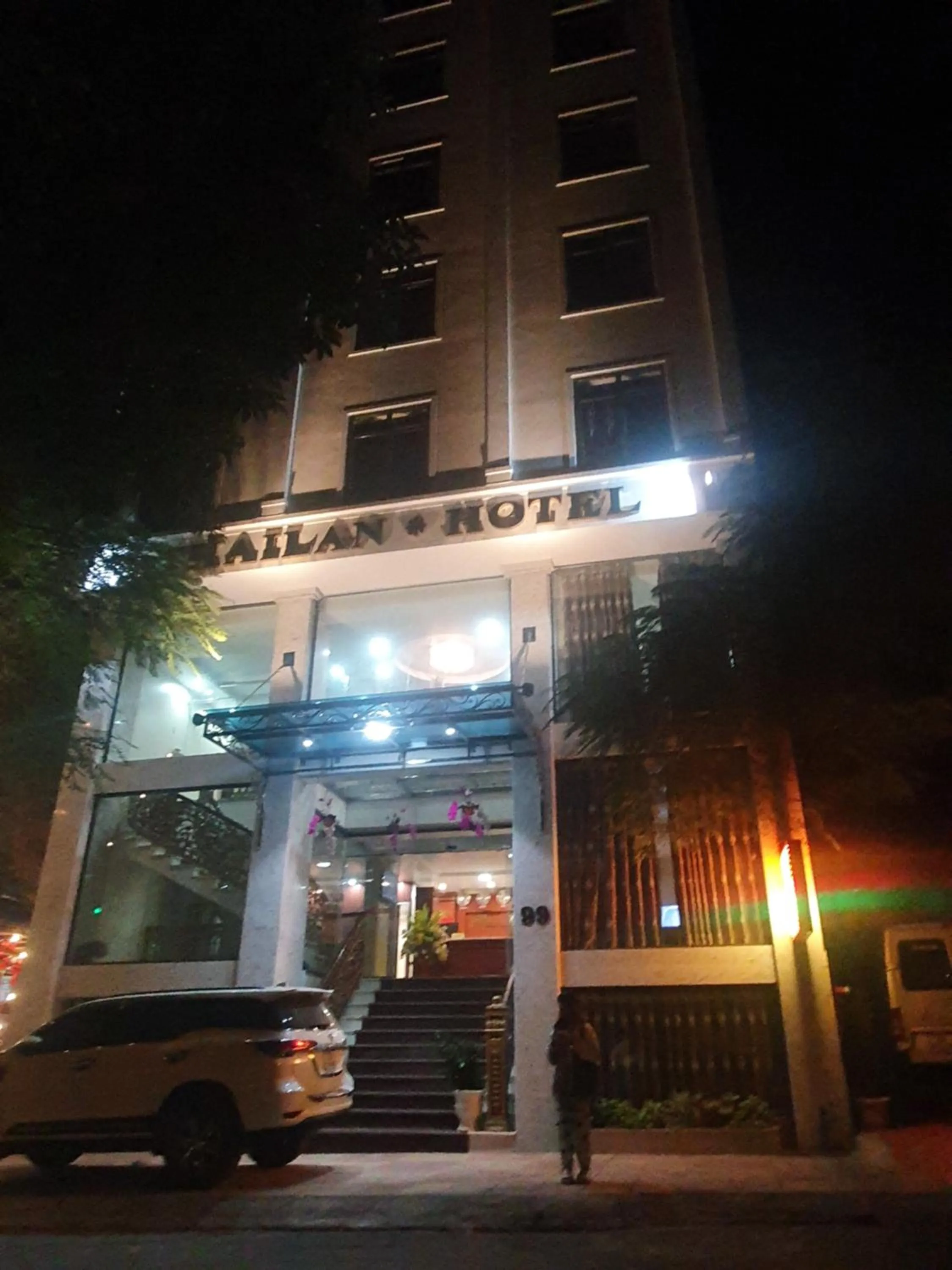 Property building in Cat Ba Thailand Hotel