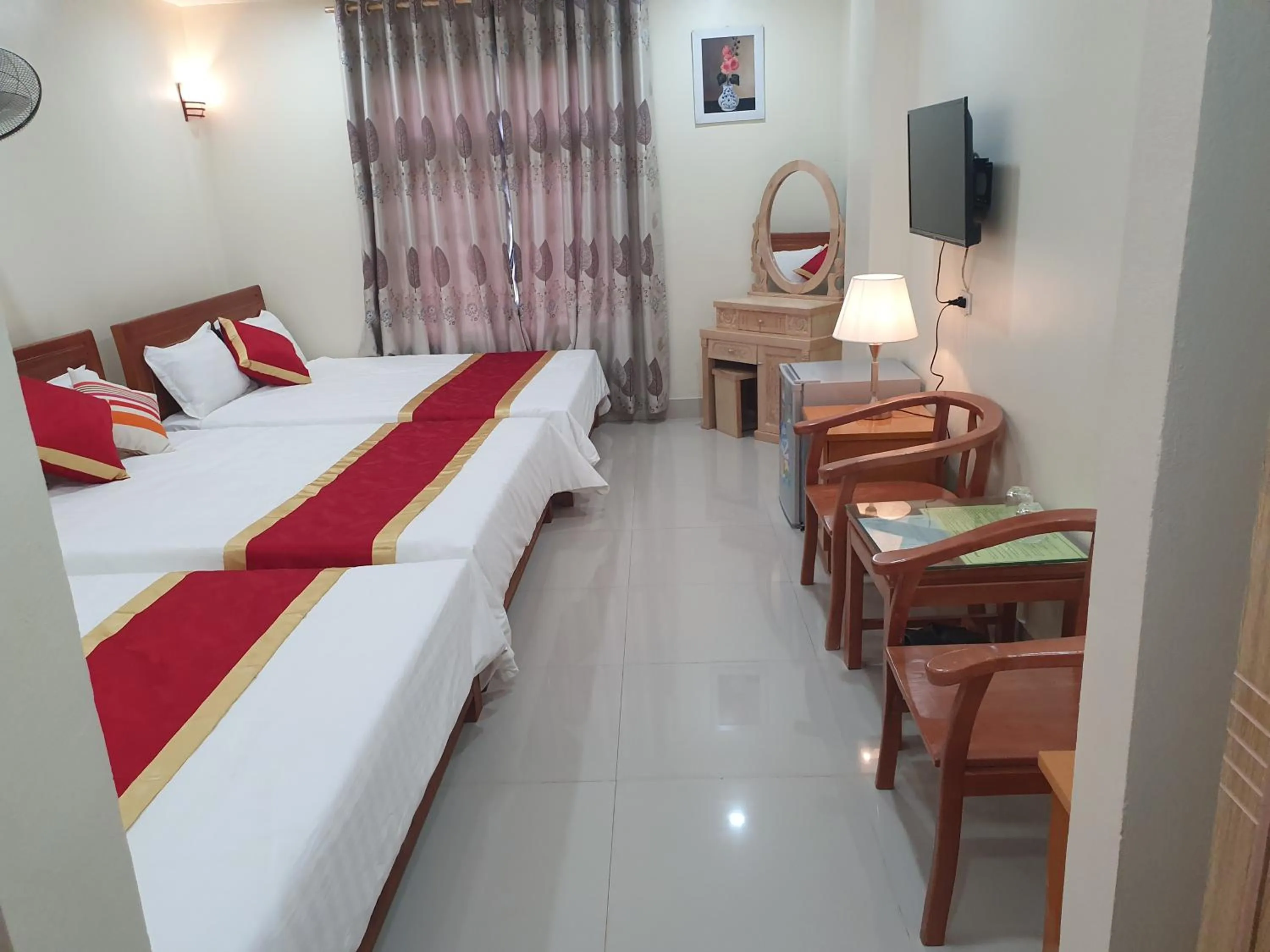 Bed in Cat Ba Thailand Hotel