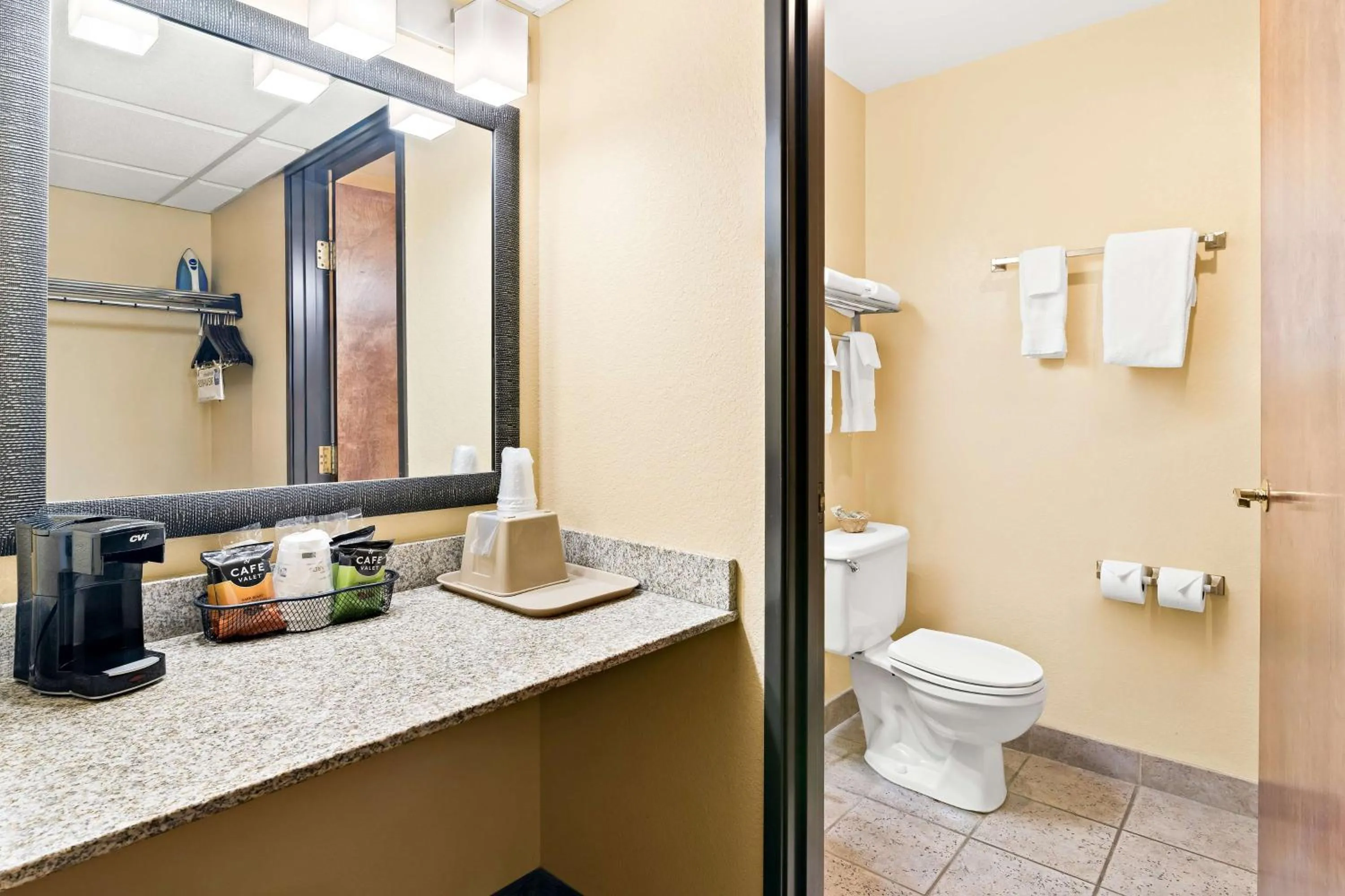 Bathroom in Best Western Newberry Station
