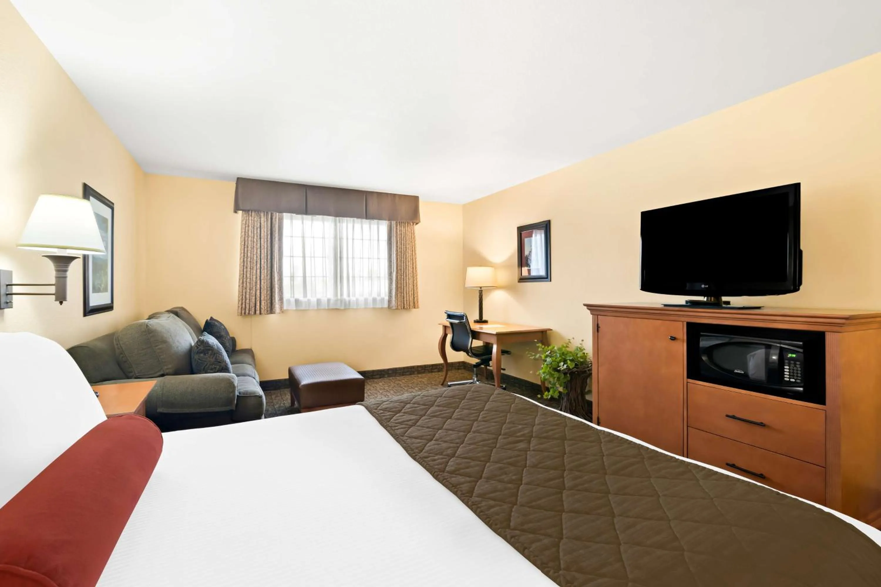 Bedroom, Bed in Best Western Newberry Station