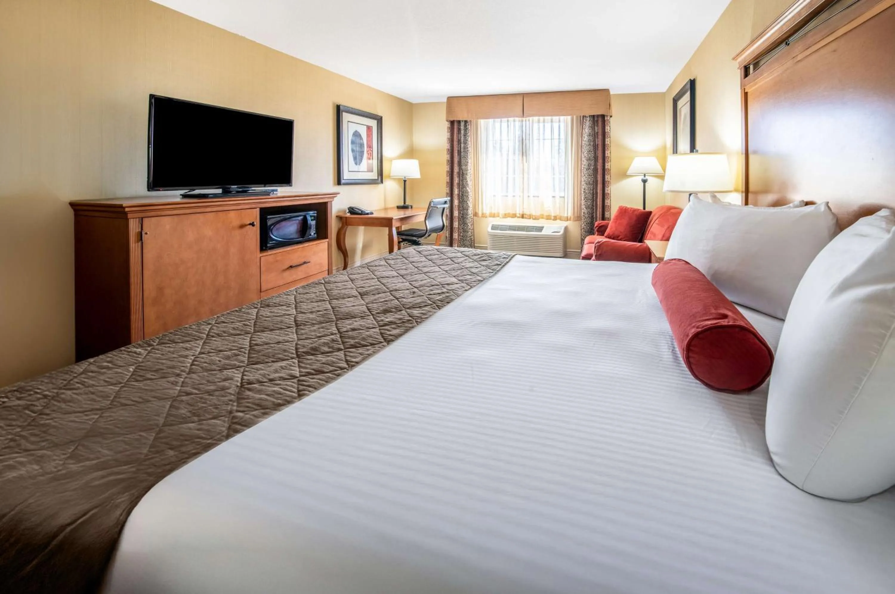 Bedroom, Bed in Best Western Newberry Station