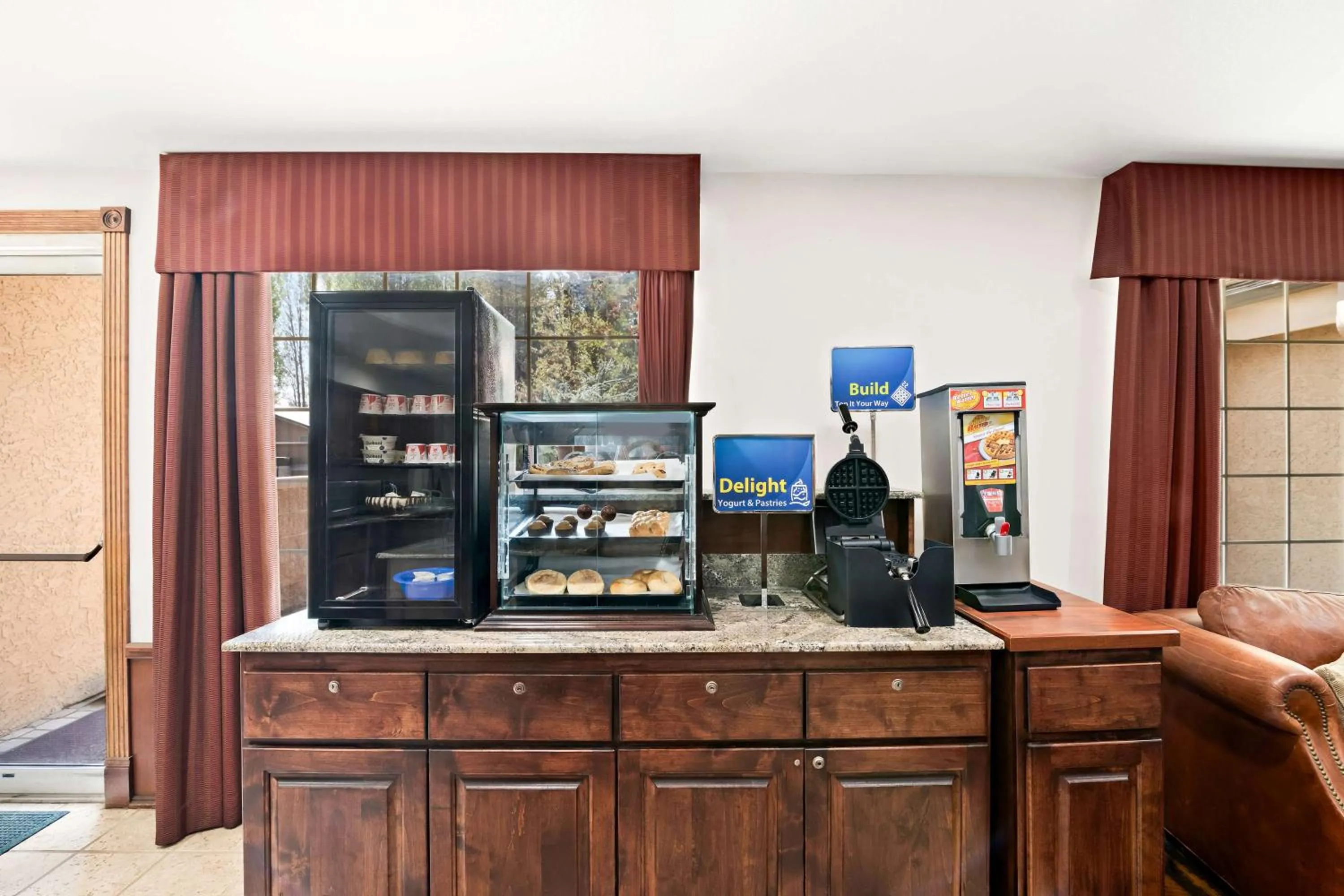 Lobby or reception in Best Western Newberry Station