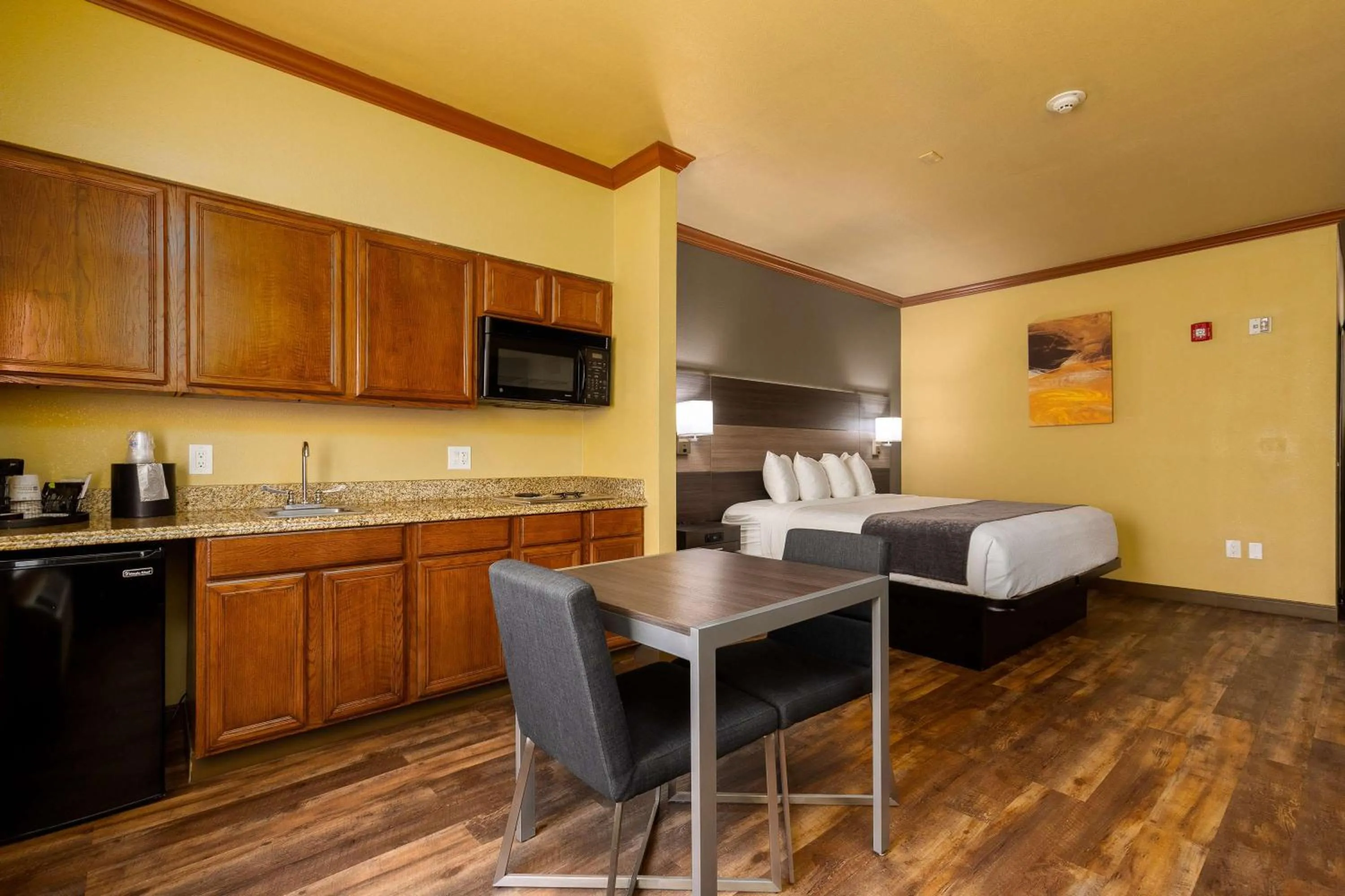 Kitchen or kitchenette in Best Western Plus Portland