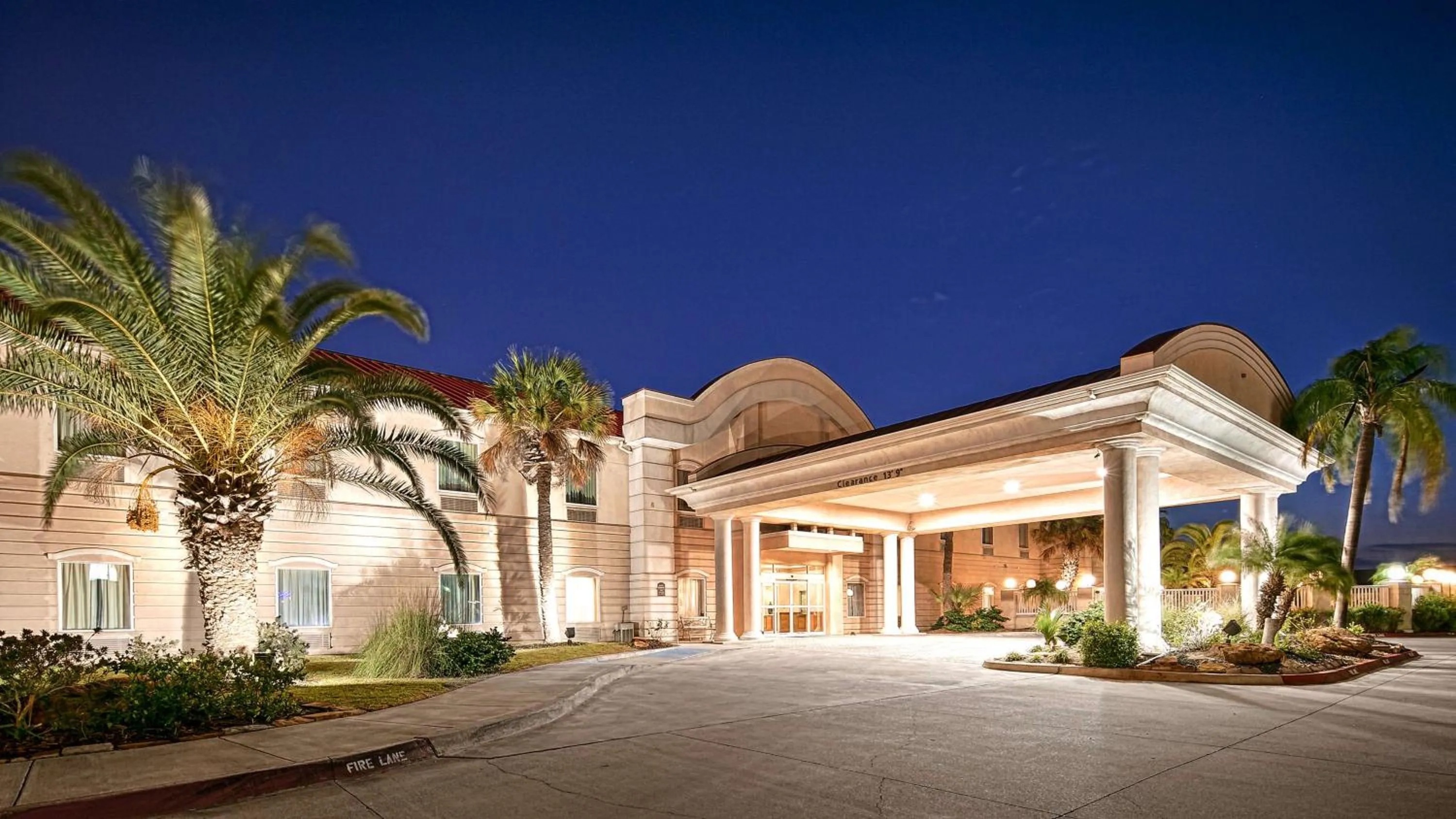 Property building in Best Western Plus Portland