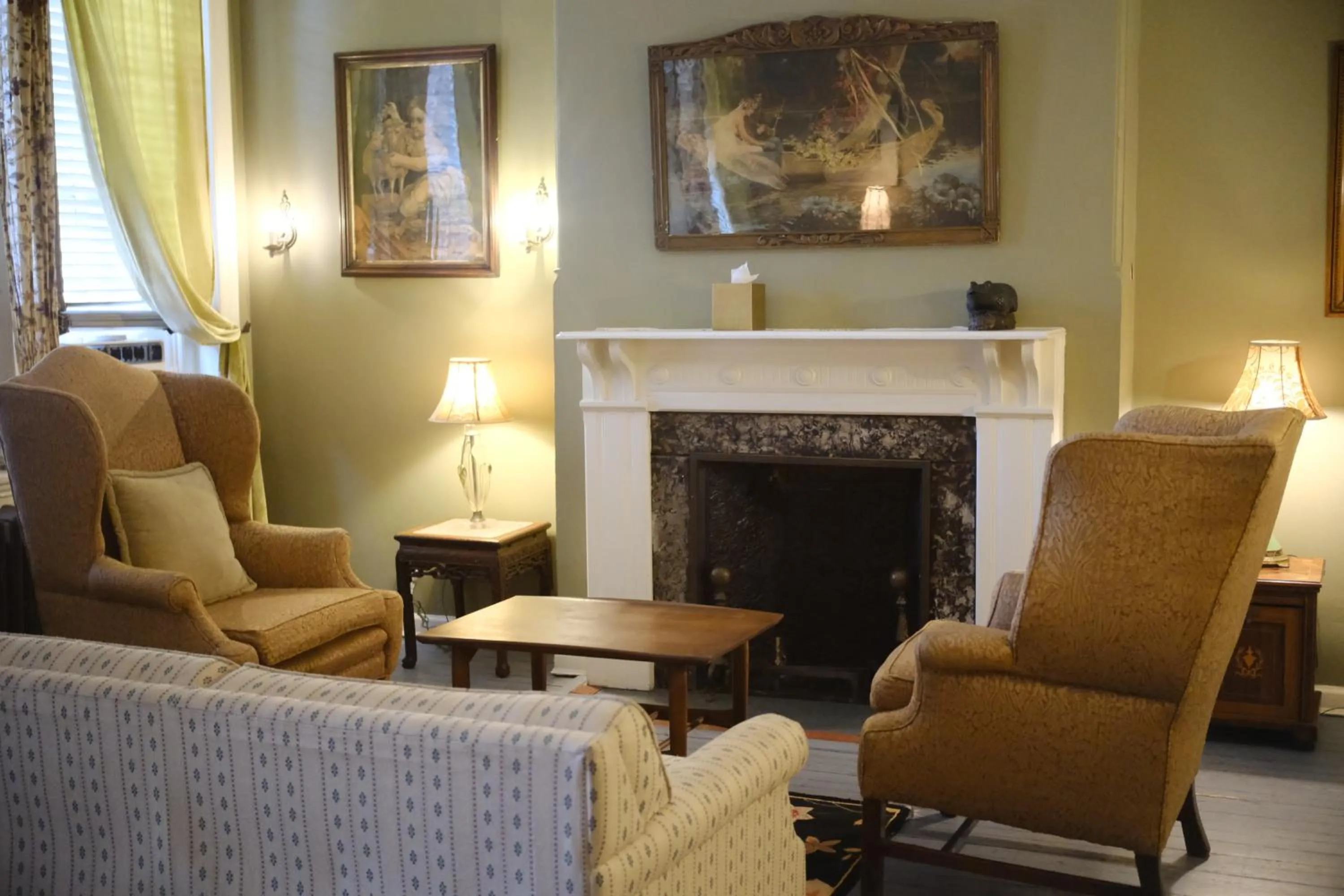 Seating area in Hotel Tabard Inn