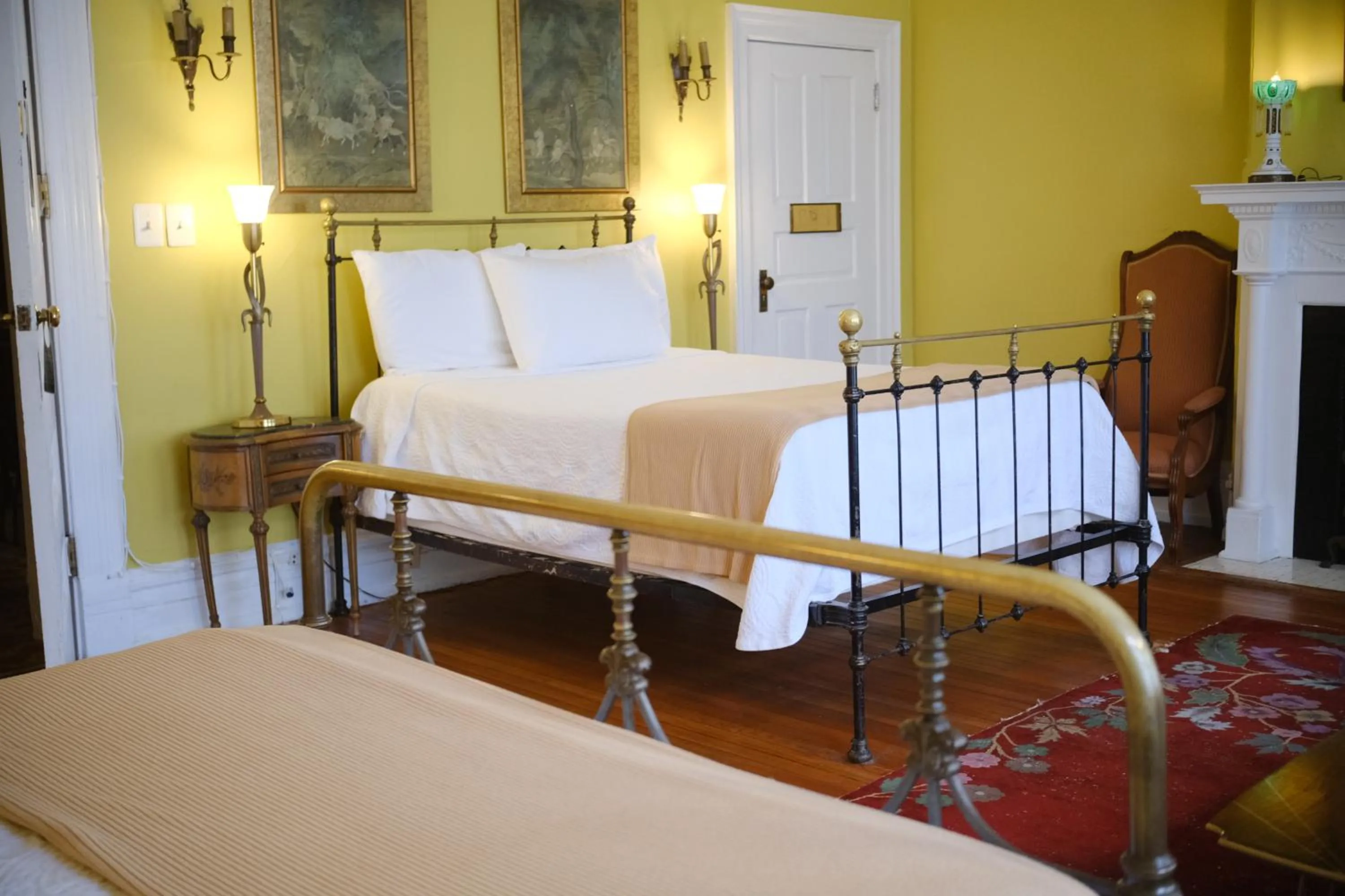 Bed in Hotel Tabard Inn